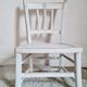Chaise bistrot en bois ancienne patine blanche