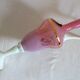 Ancienne aiguière en verre rose en blanc - camée velours