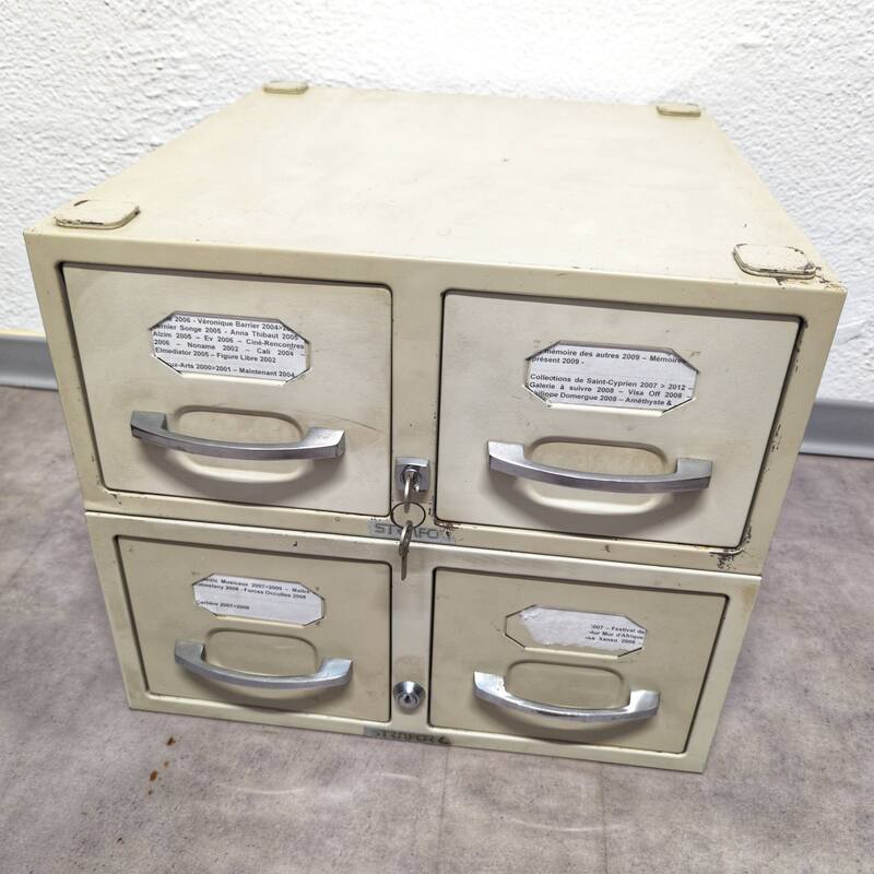 Strafor metal locker