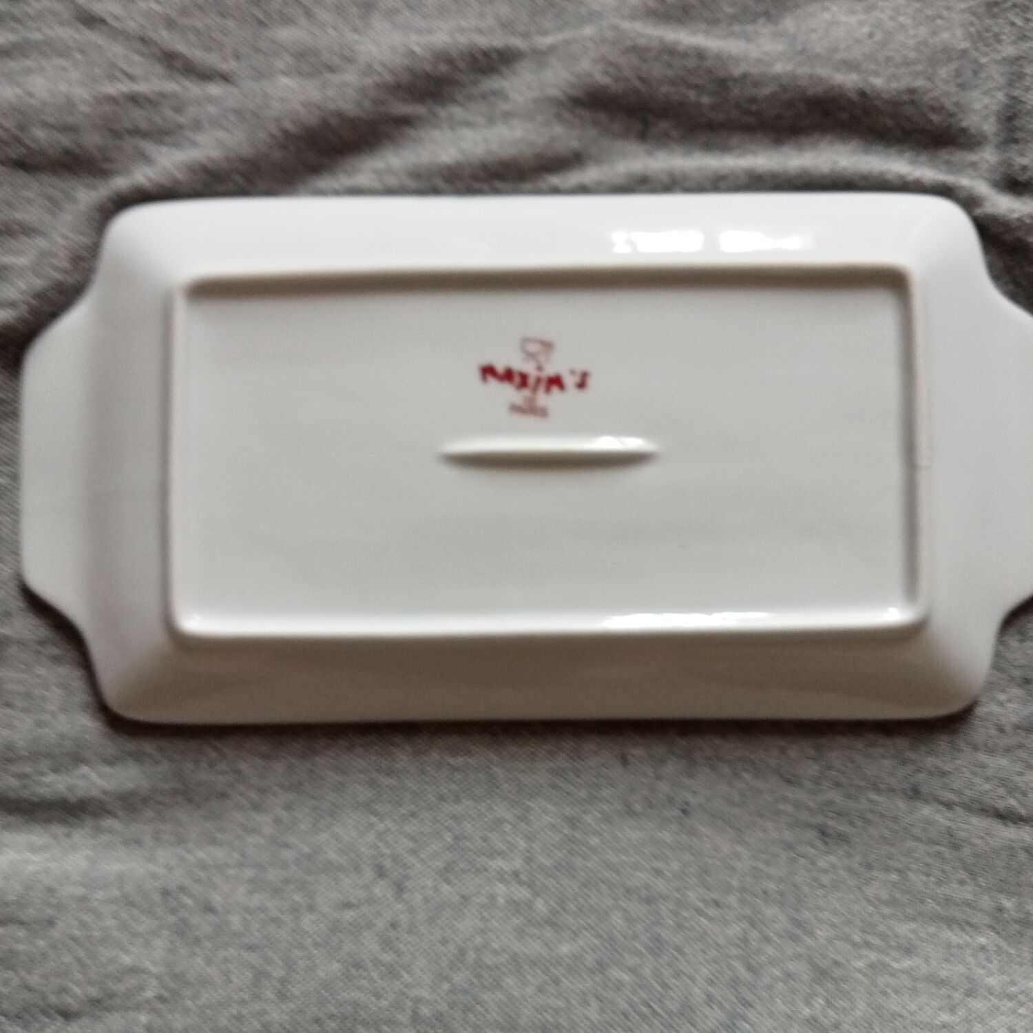 Maxim's empty pocket and dish