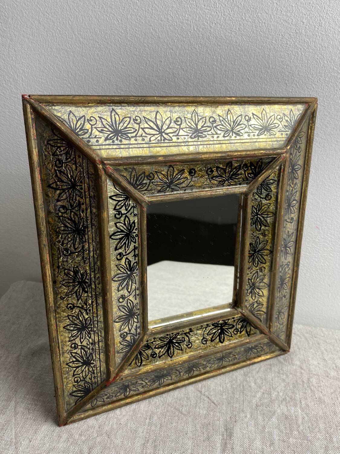 Eglomisé mirror with wooden parecloses