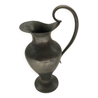 Vase, pichet en étain