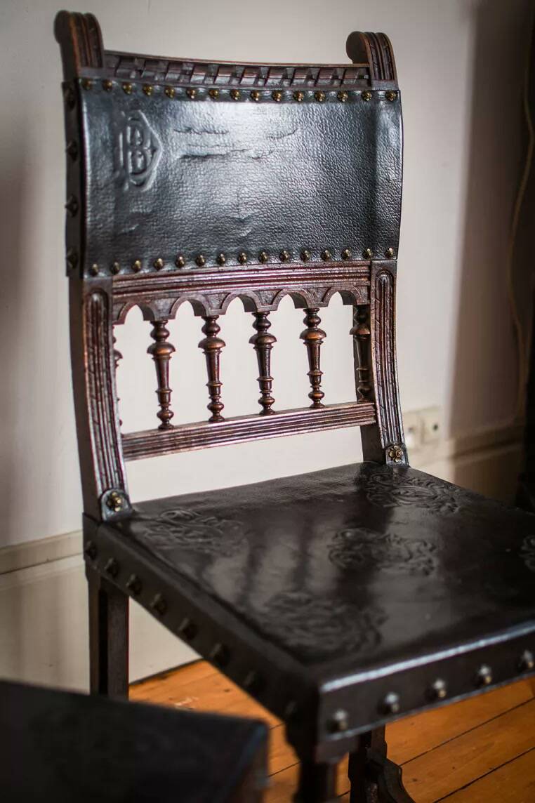 Paire de chaises Henri II – Modèles classiques en bois
