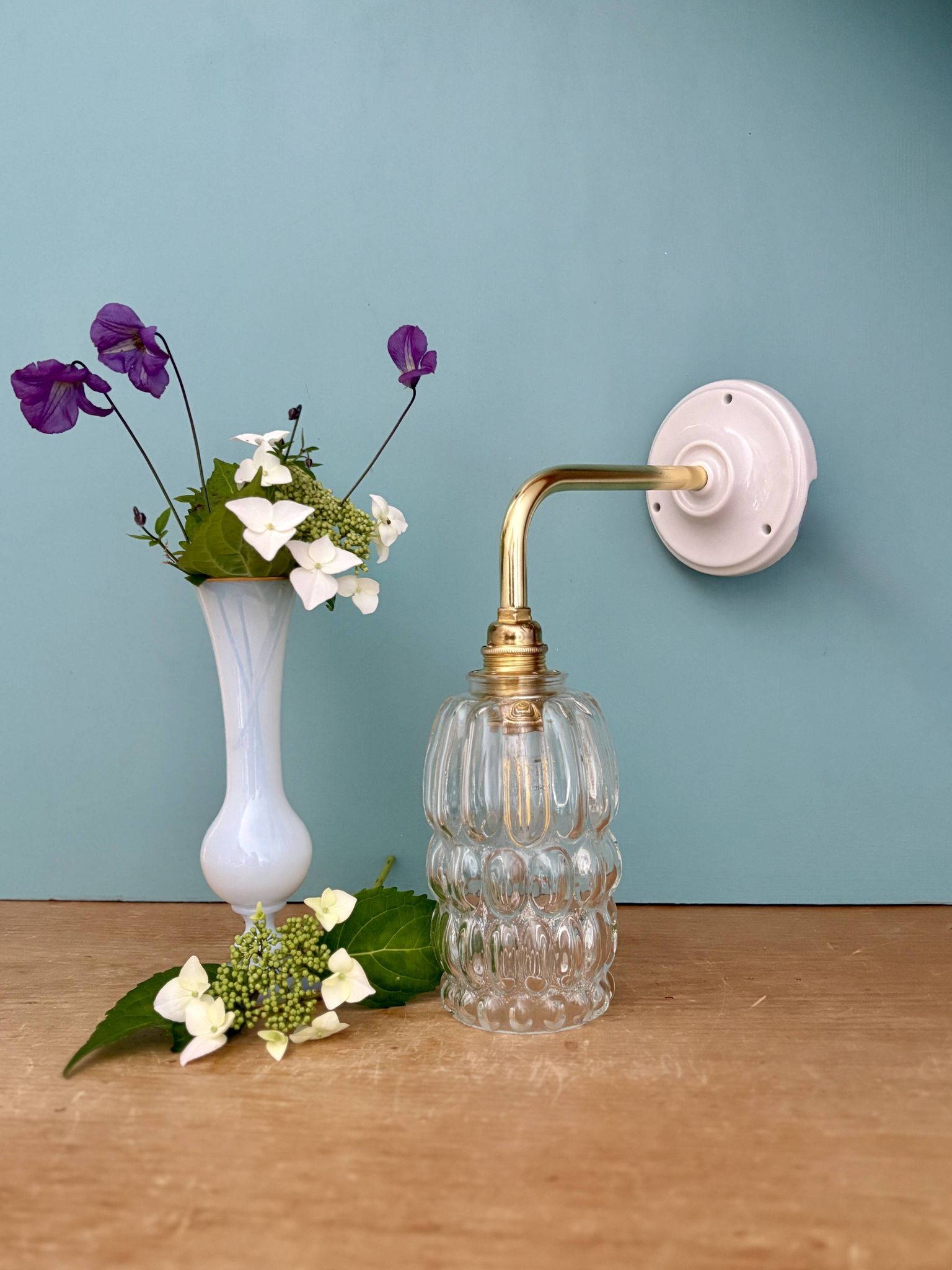Applique coudée tulipe vintage en verre