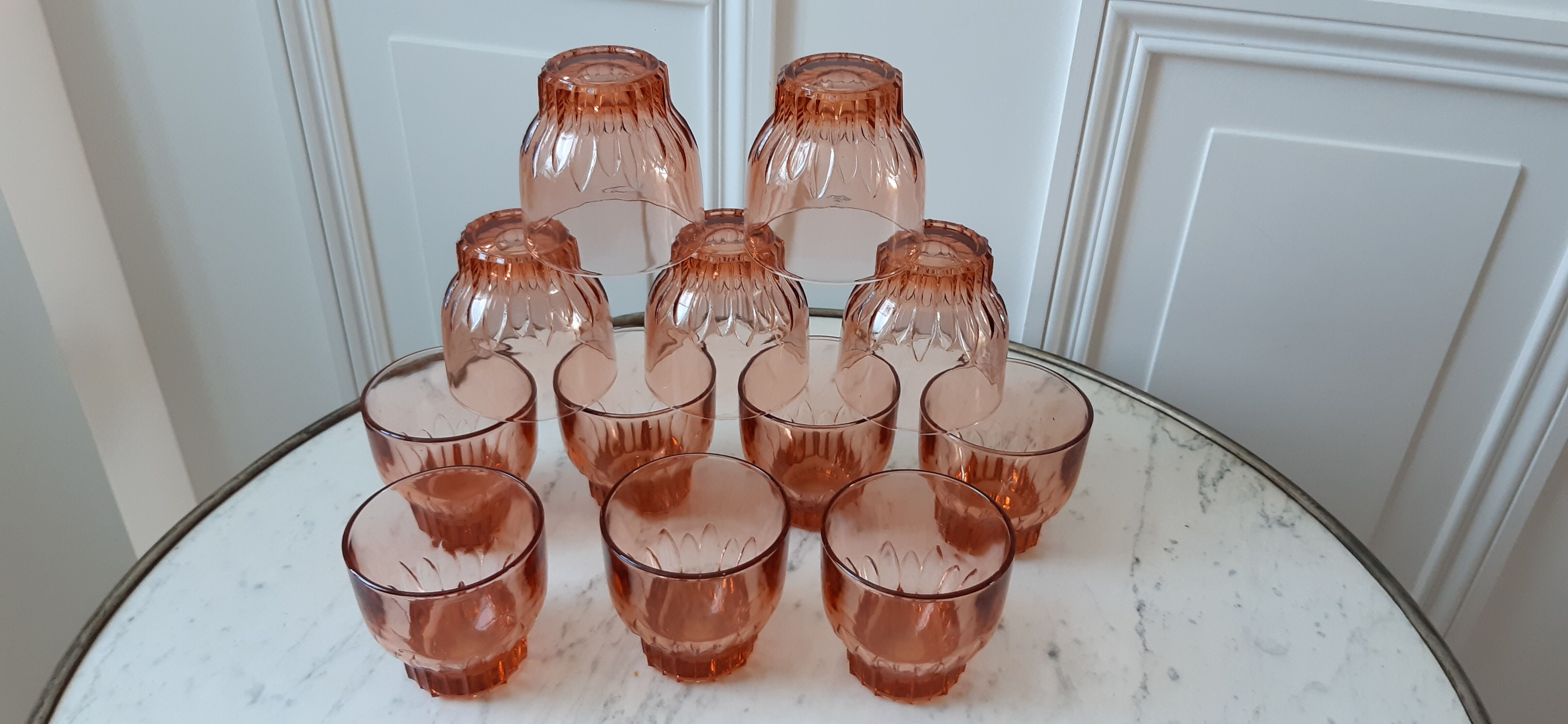 Lot de 12 verres à eau en verre rose art déco