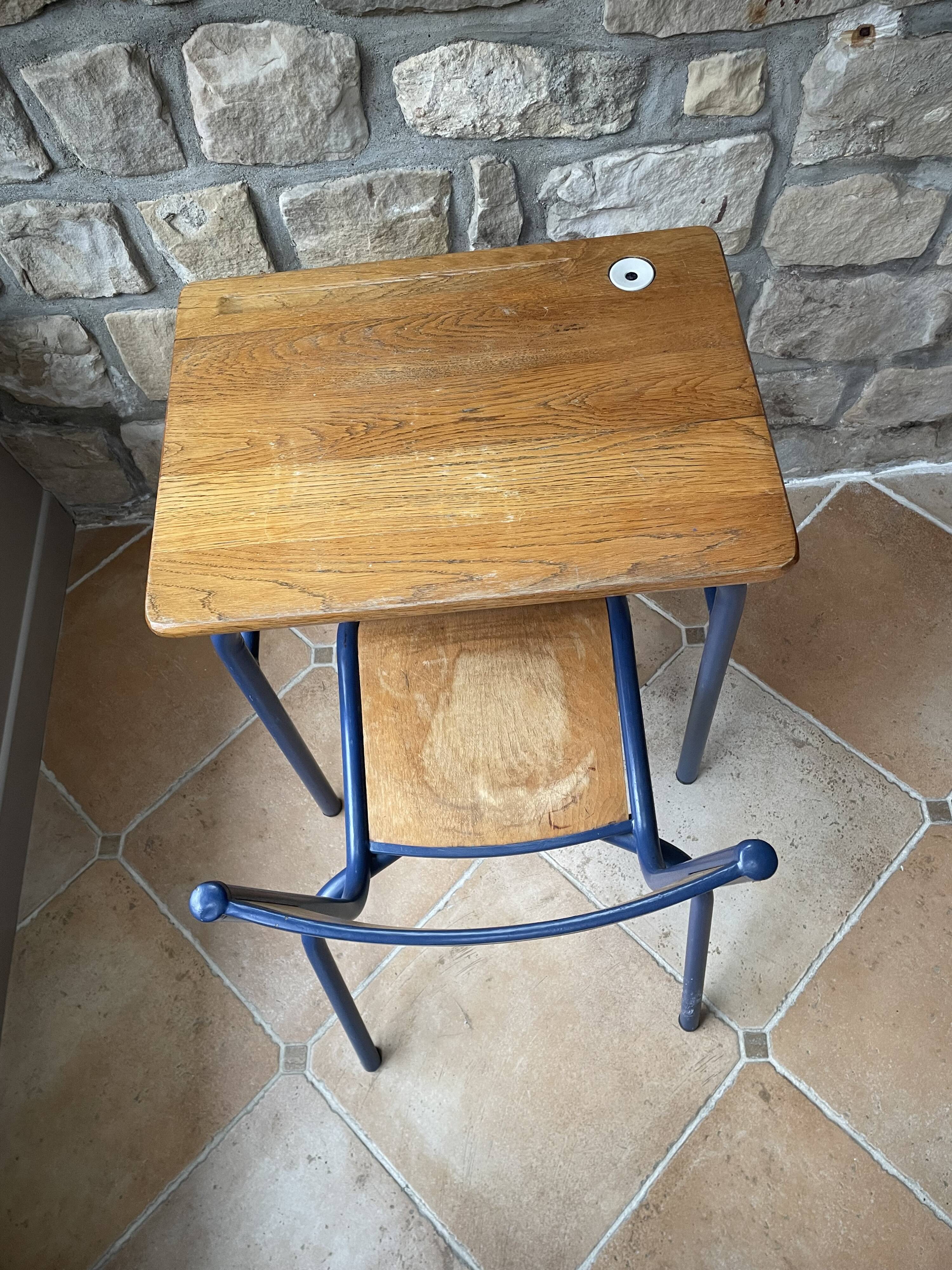 vintage wooden school desk with its chair