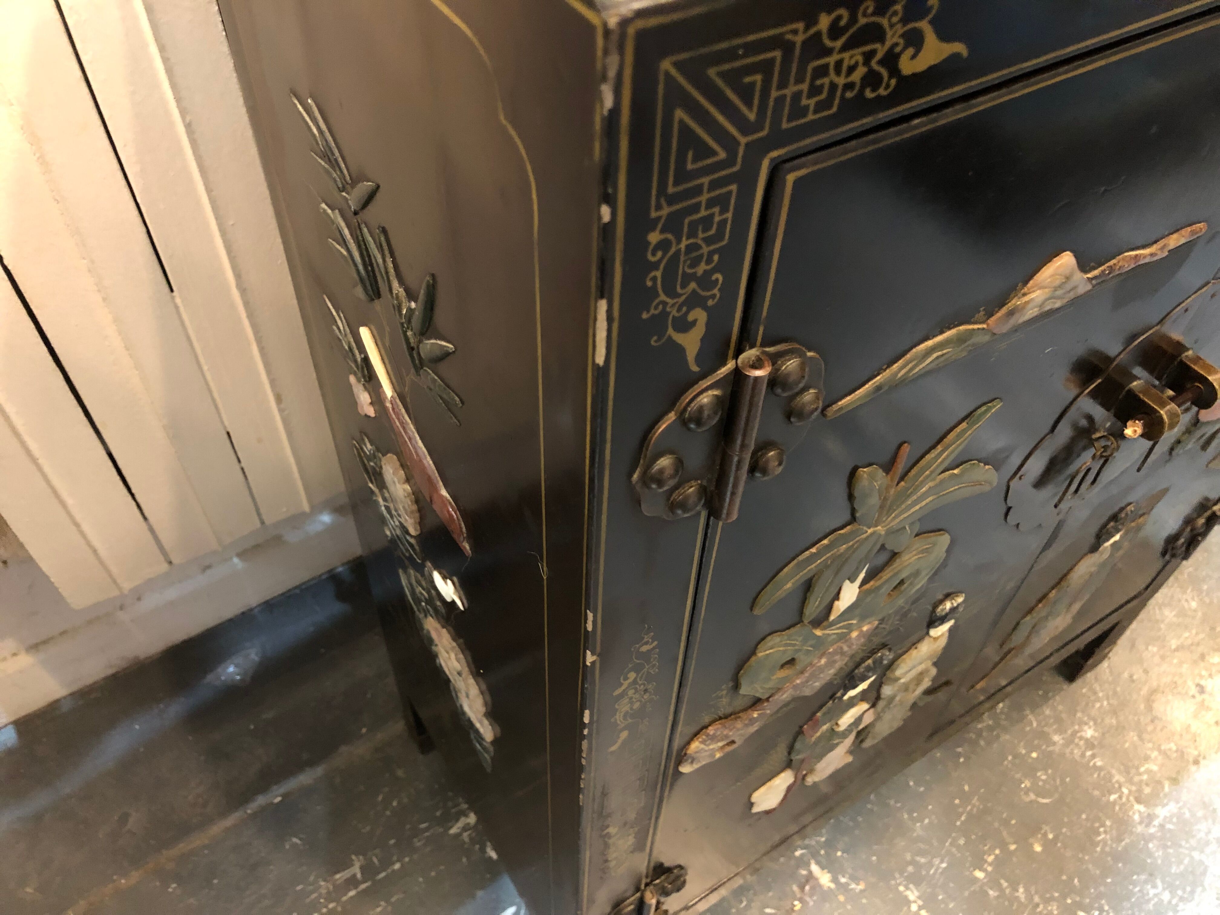 Old Chinese black lacquered furniture decorated with hard stones / cabinet