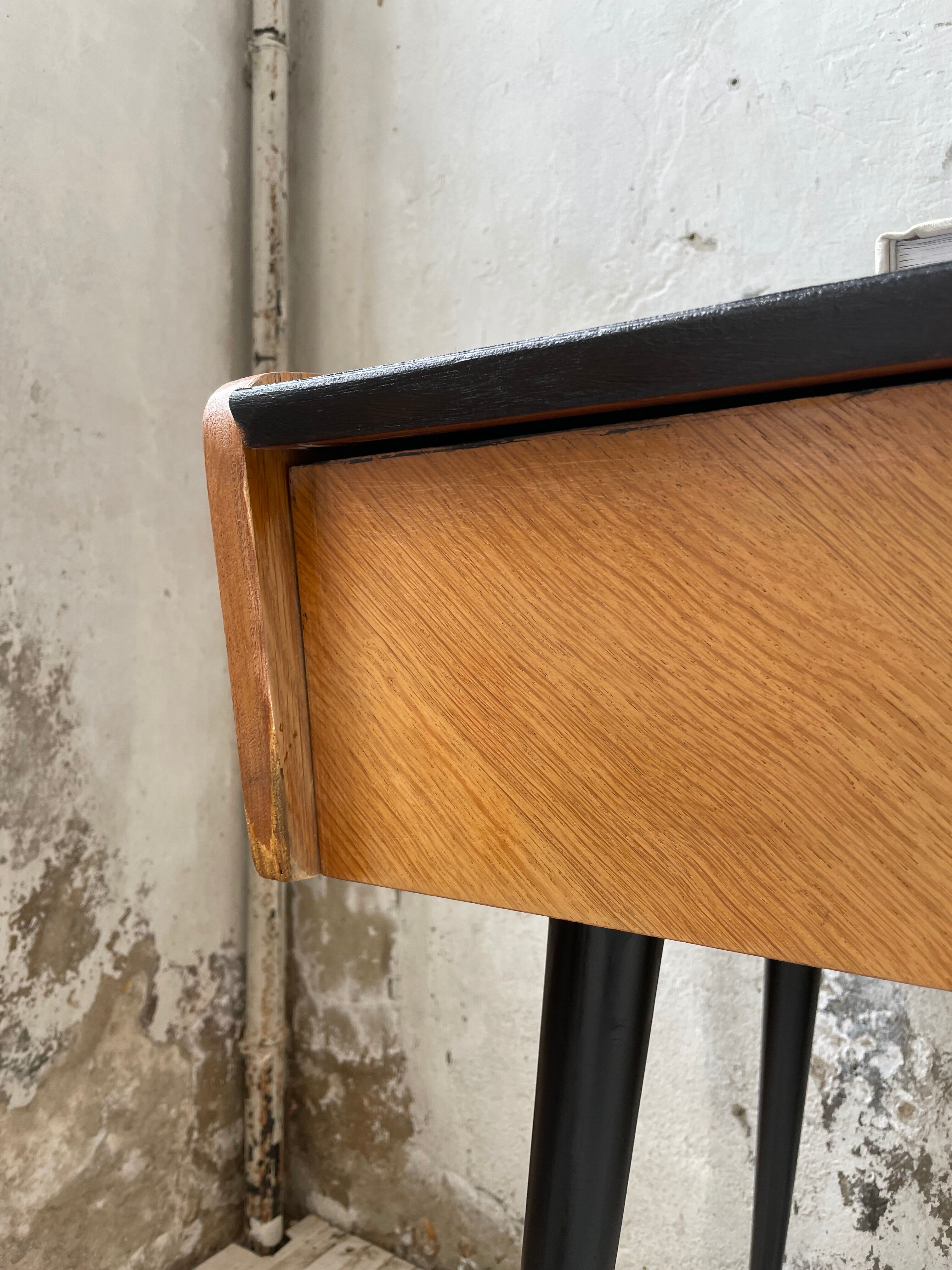 Console desktop feet compass 60s