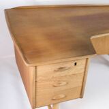 Bureau Bommerang fabriqué en teck et en laiton par Peter Løvig Nielsen pour Hedensted Furniture des années 1960