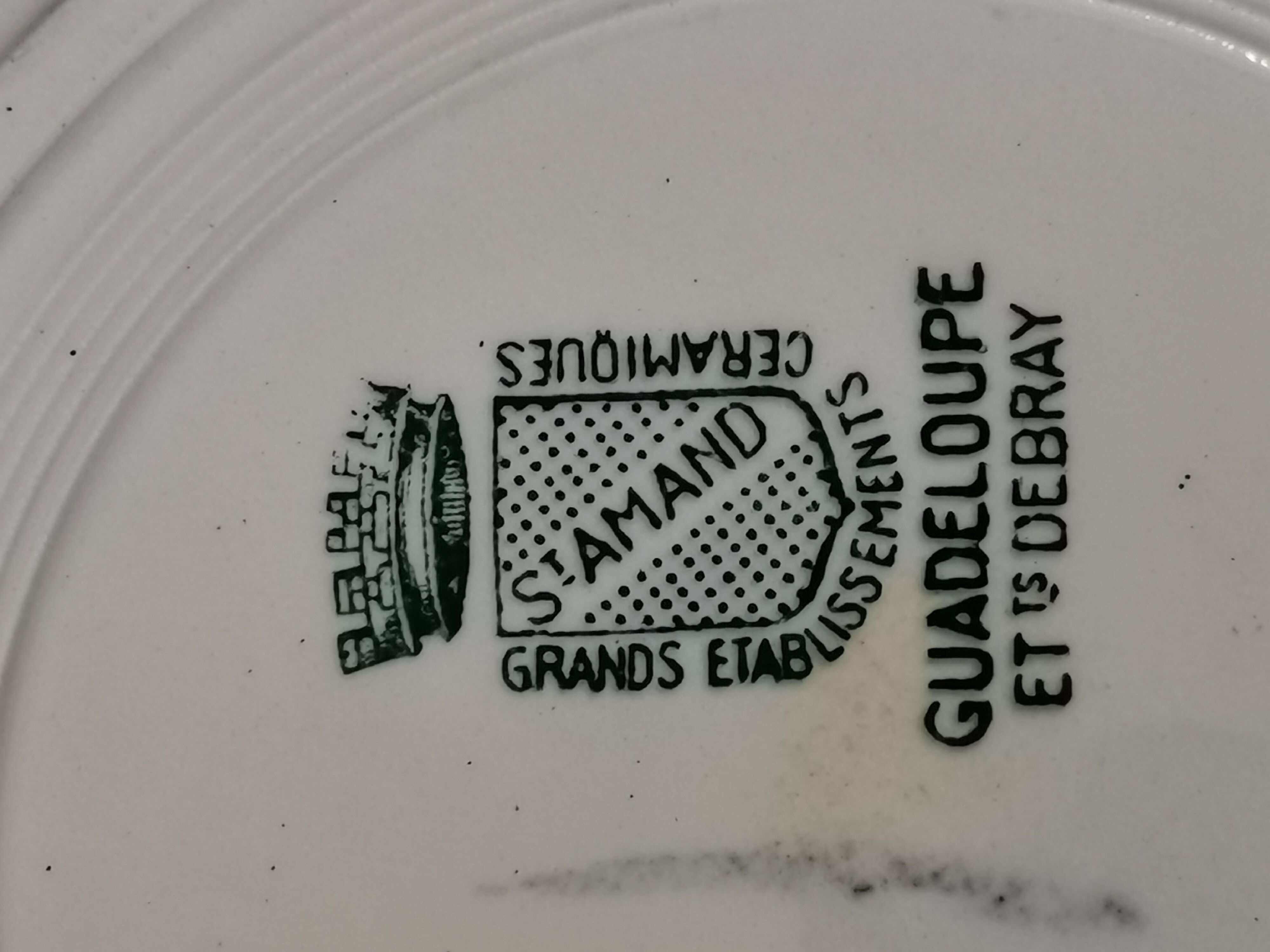 Set of 6 flat plates in iron earth Guadeloupe Saint Amand