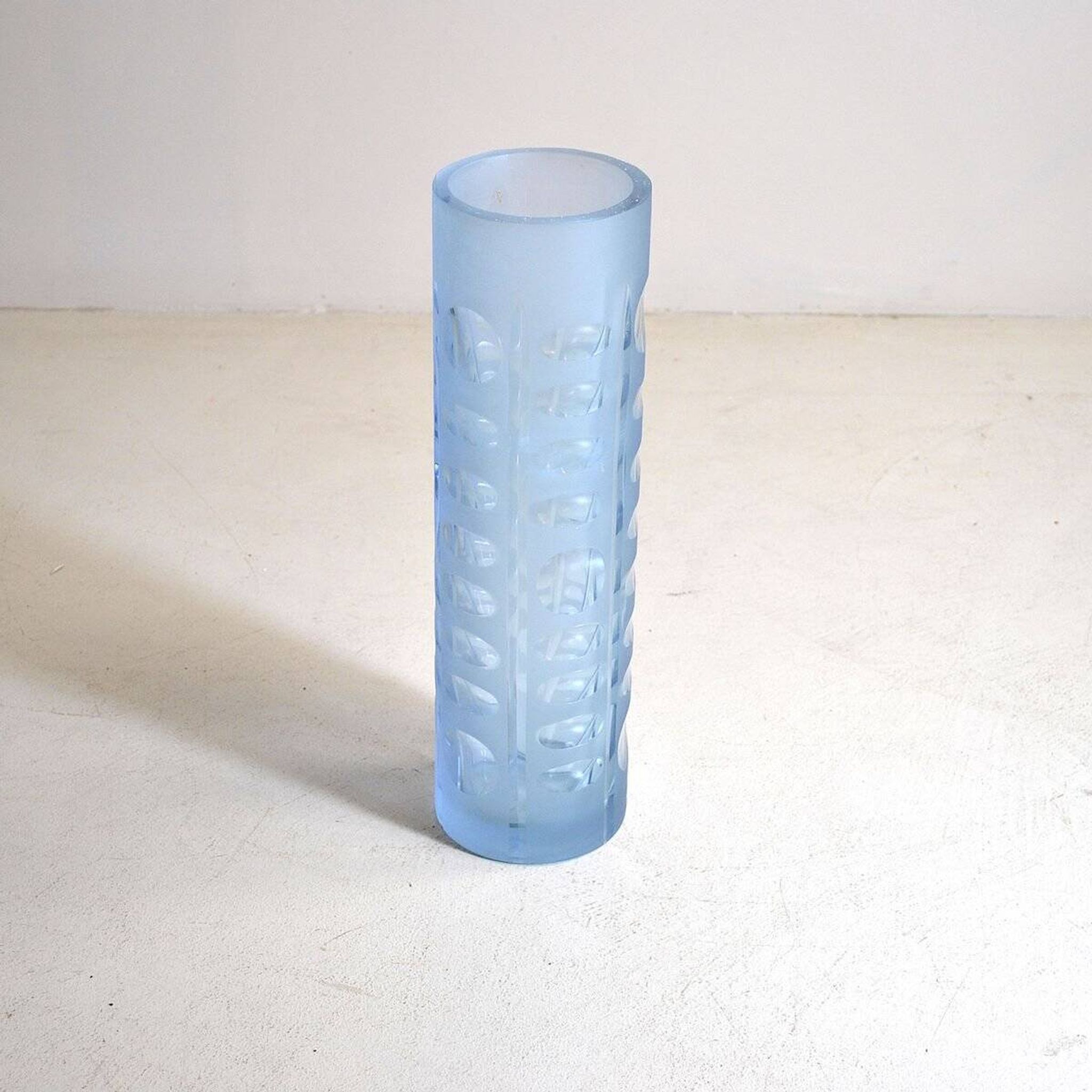 Vase cylindrique en verre coloré, années 60