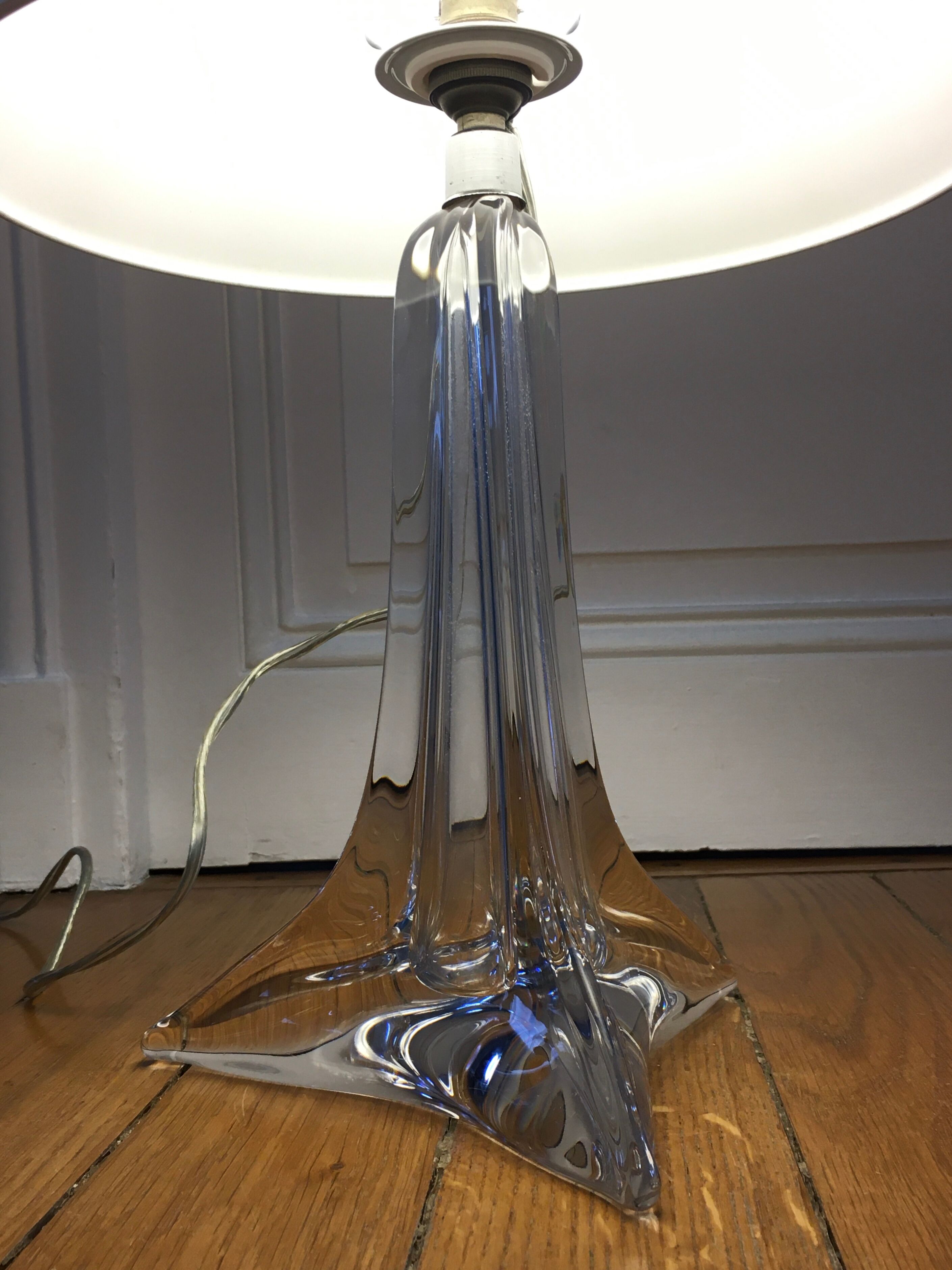 Pied de lampe moderniste en cristal incolore  Cristalleries Saint-Louis  vers 1970
