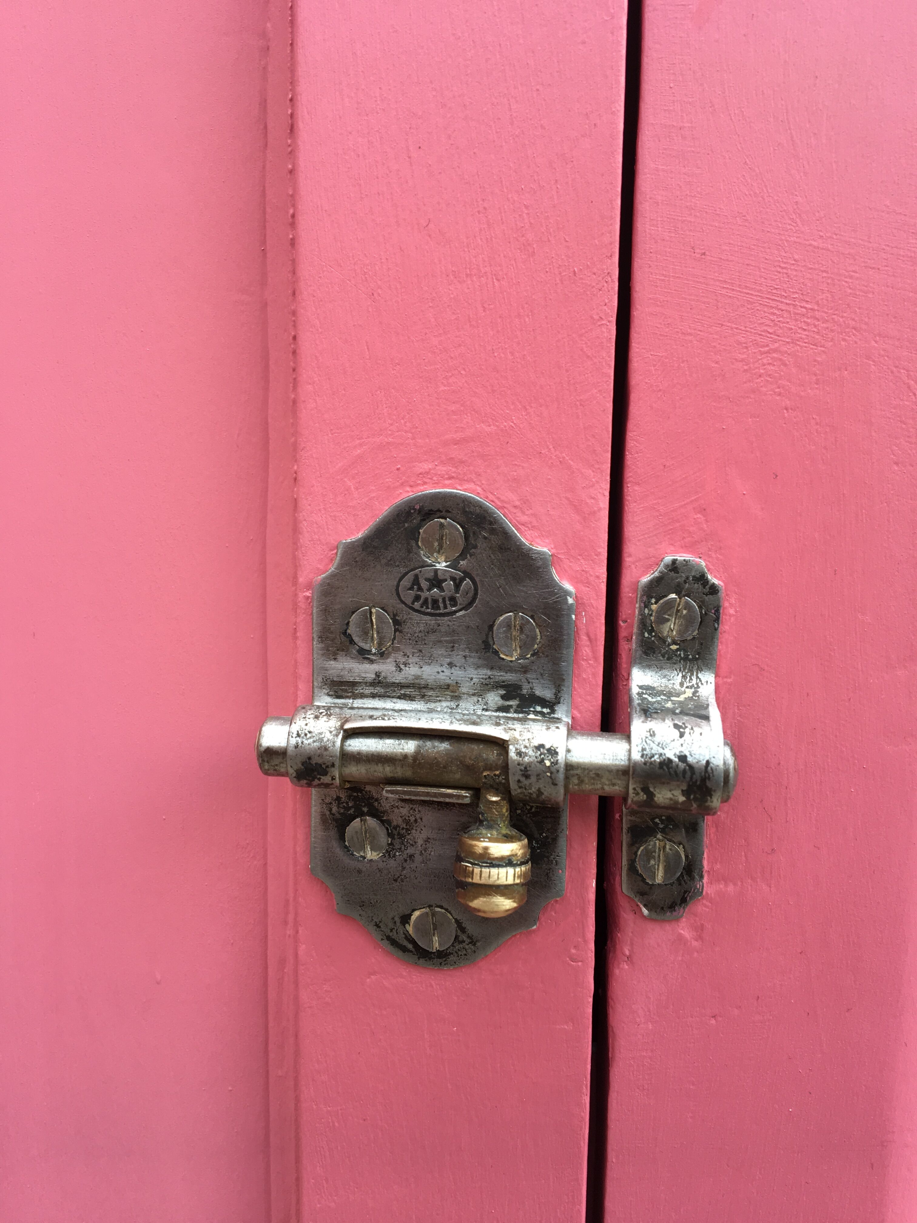 Parisian wardrobe bonnetière