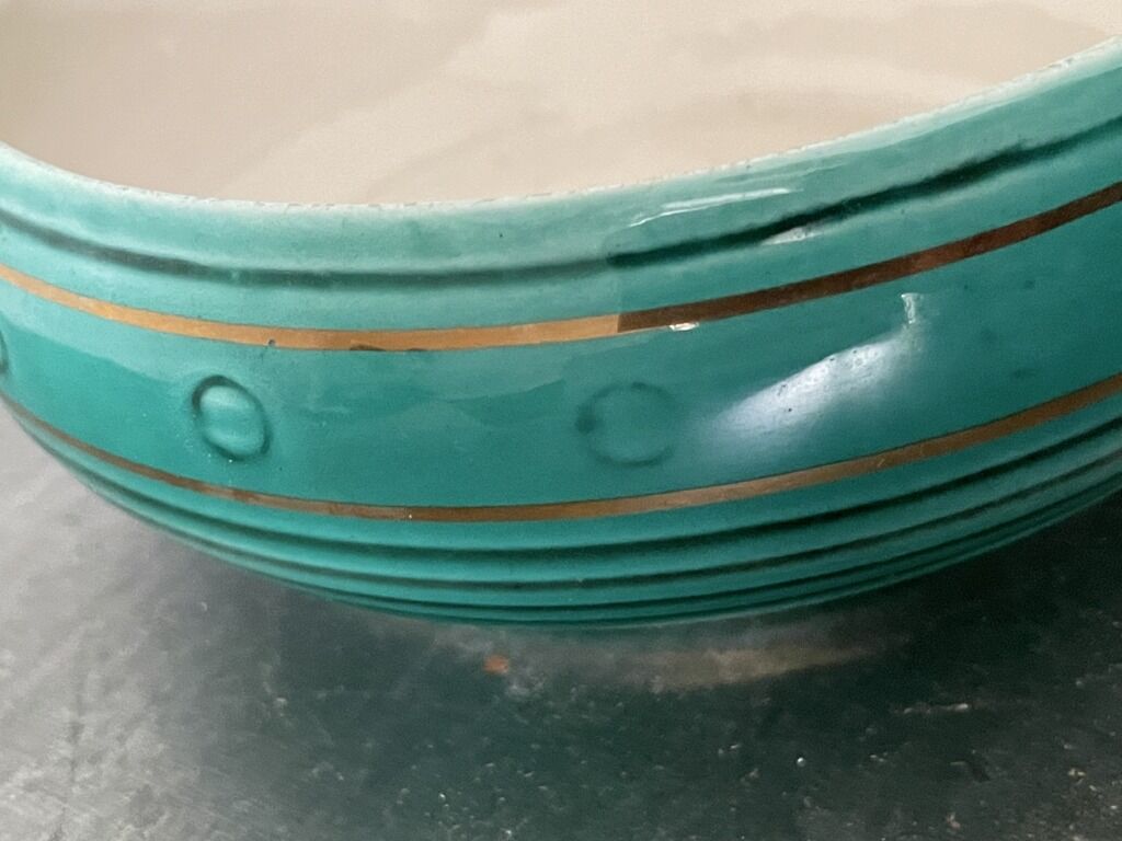 Green cermal pot decorated with bird