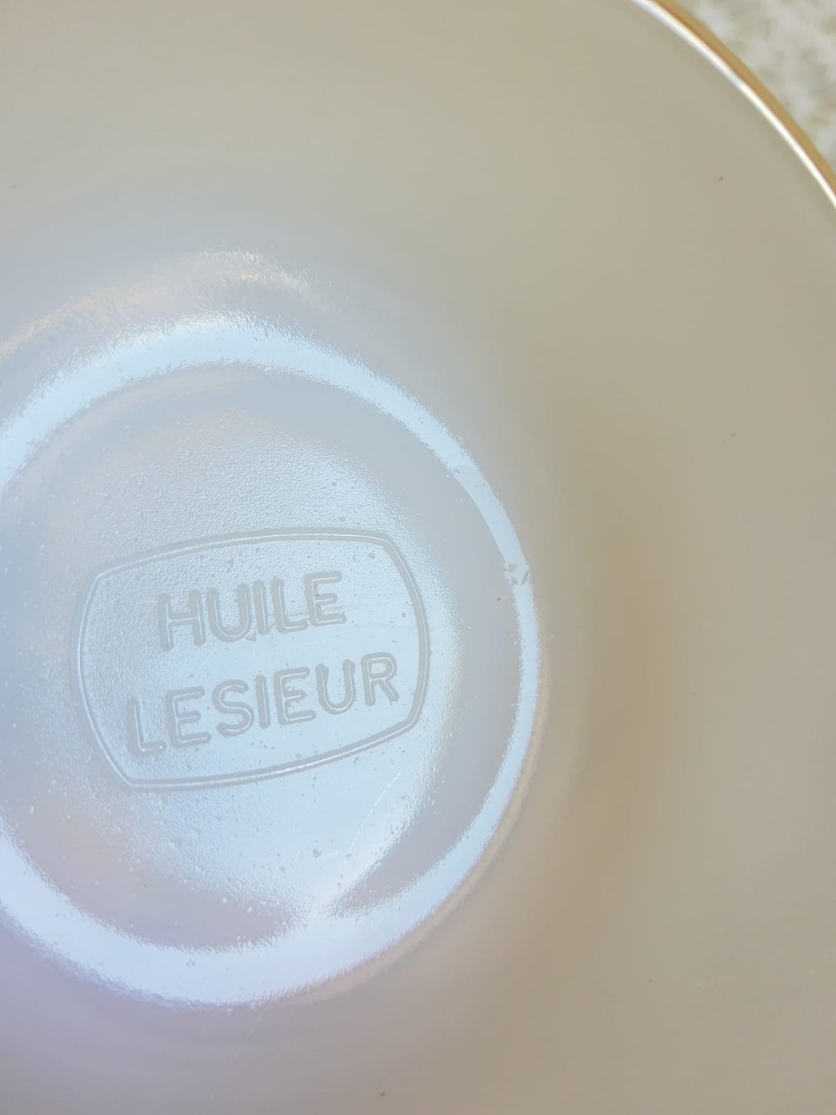 6 ramekins leach oil, vintage golden white