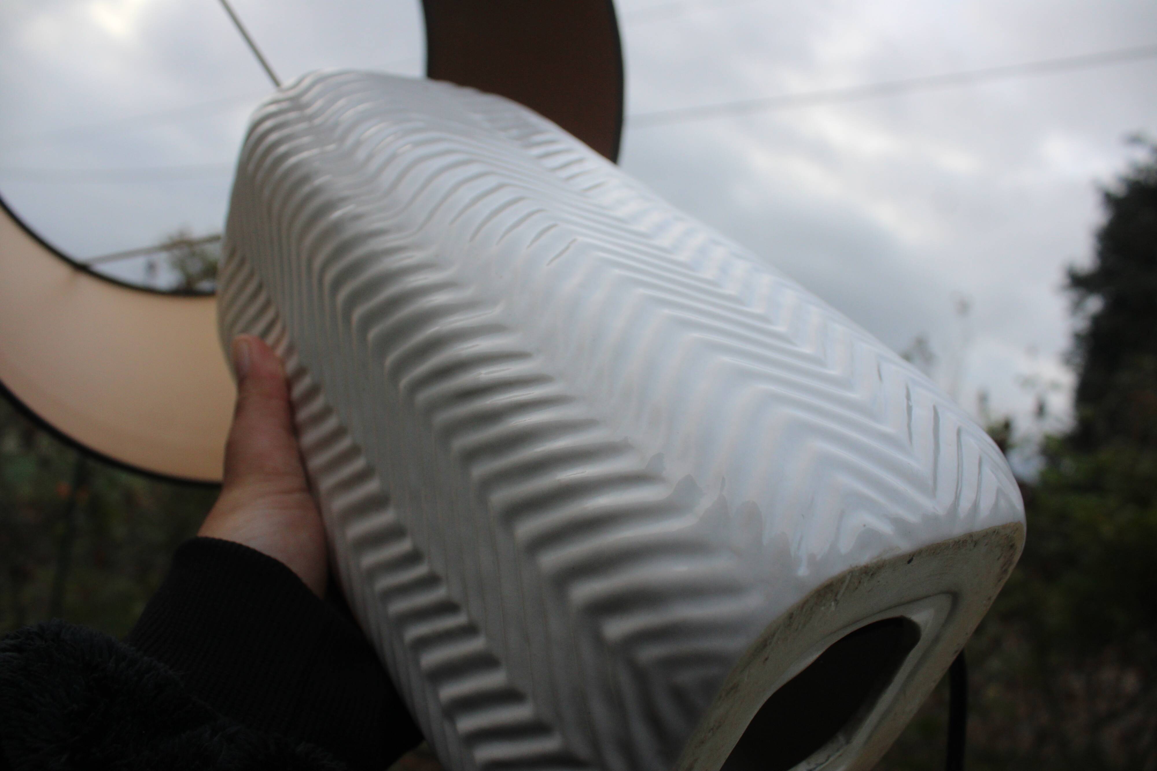 Lampe en céramique blanche à abat-jour tartan – style cosy et intemporel