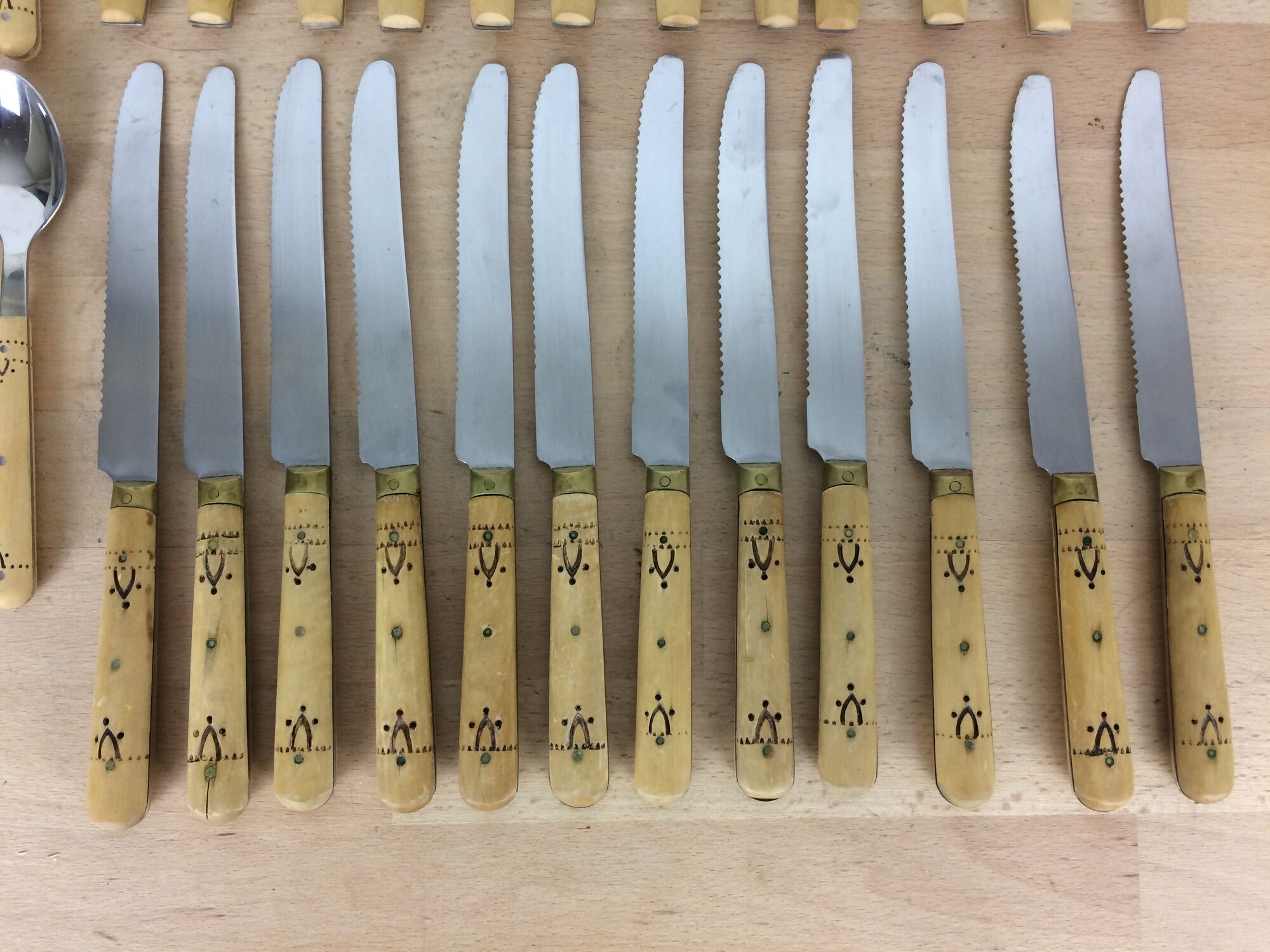 Nontron cutlery 12 knives 12 forks 6 wooden and stainless steel spoons