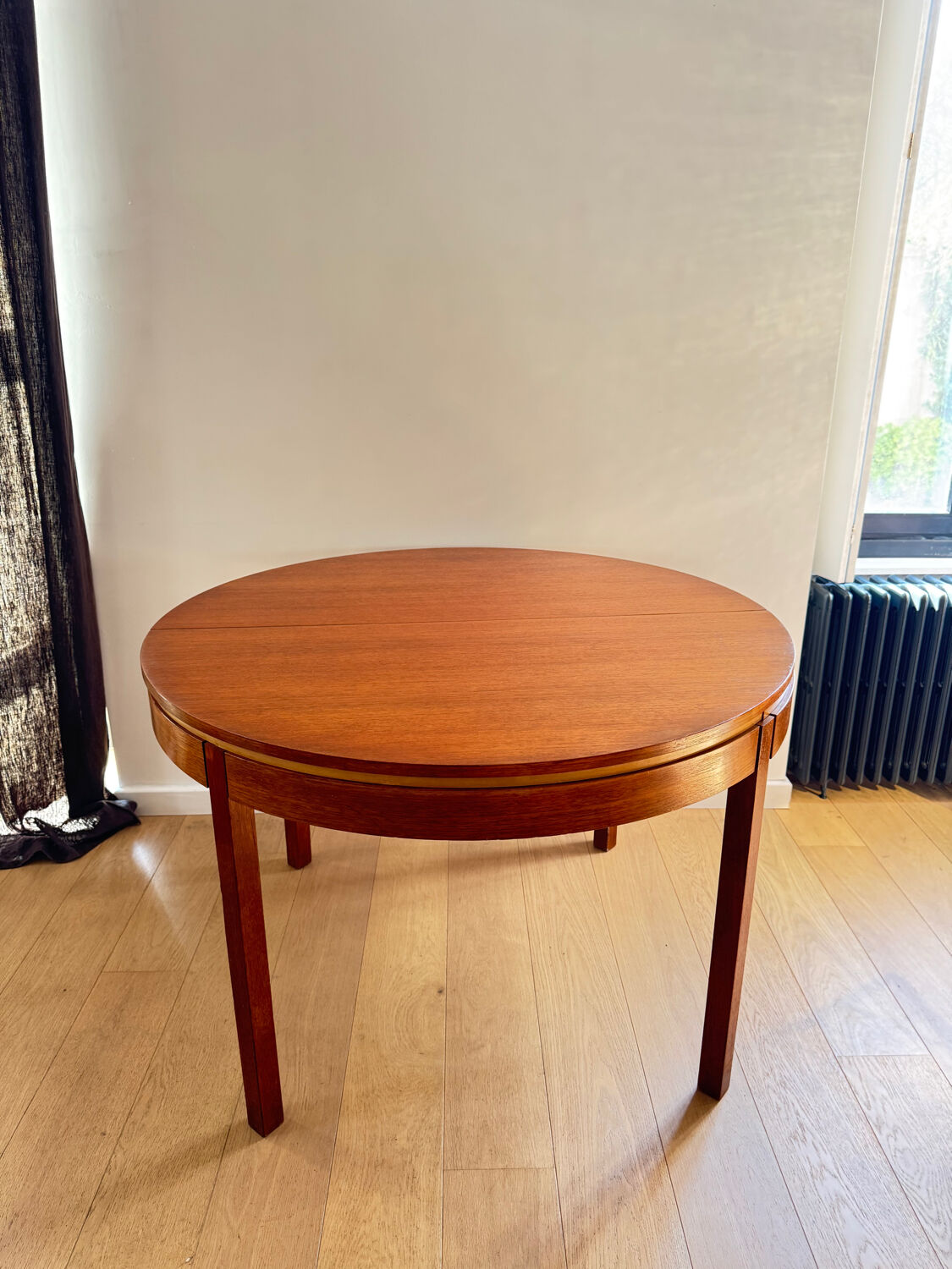 Round table with butterfly extension 70s