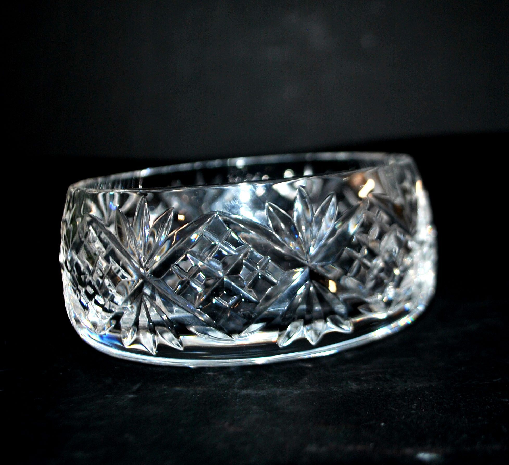 Saint-Louis bowl with whipped cream in cut crystal, signed.