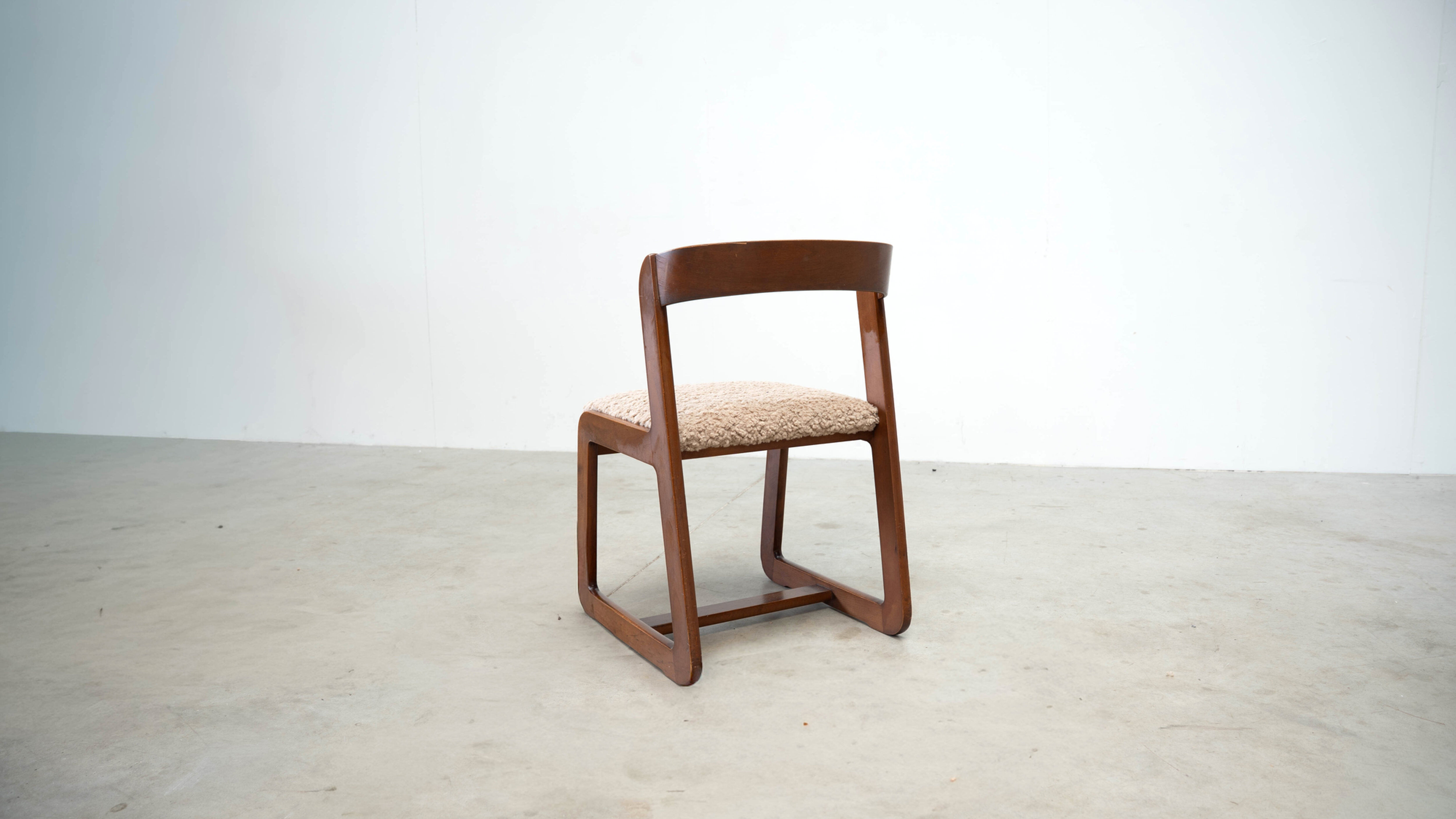 Ensemble de six chaises de salle à manger italiennes