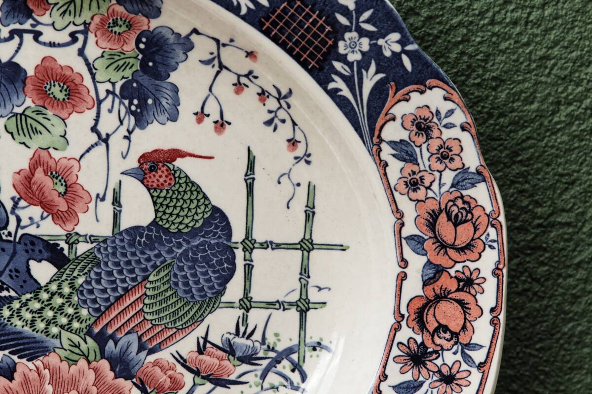 Pair of Japanese ceramic dishes