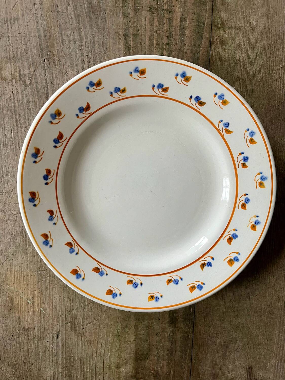 8 Creil Montereau dessert plates
