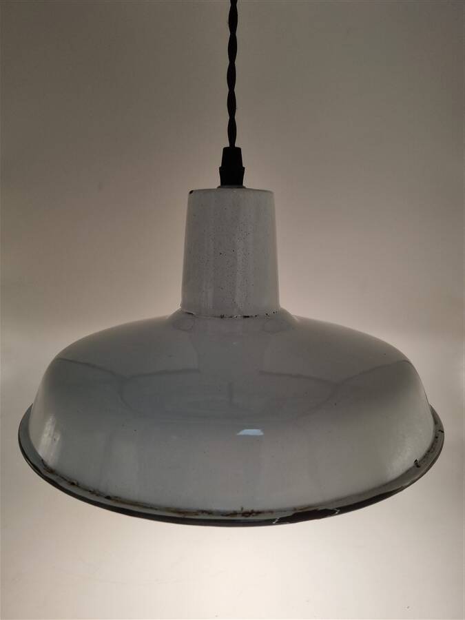 White enamelled sheet metal suspension