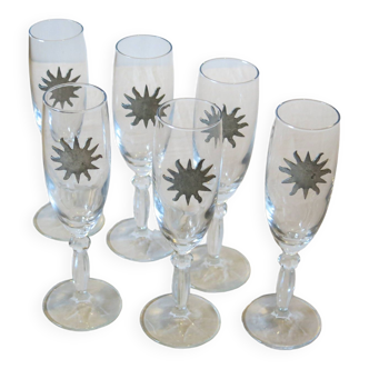 6 champagne flutes in very good condition.