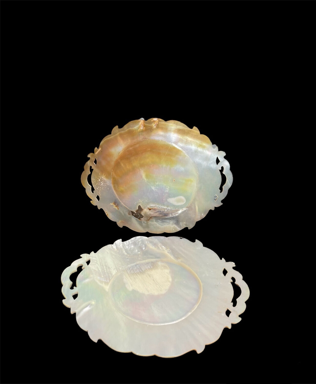 Caviar dish in reticulated and carved mother-of-pearl