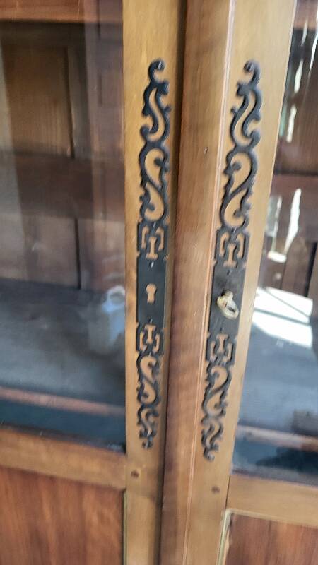 Display cabinet louis xvi style 2 doors in walnut