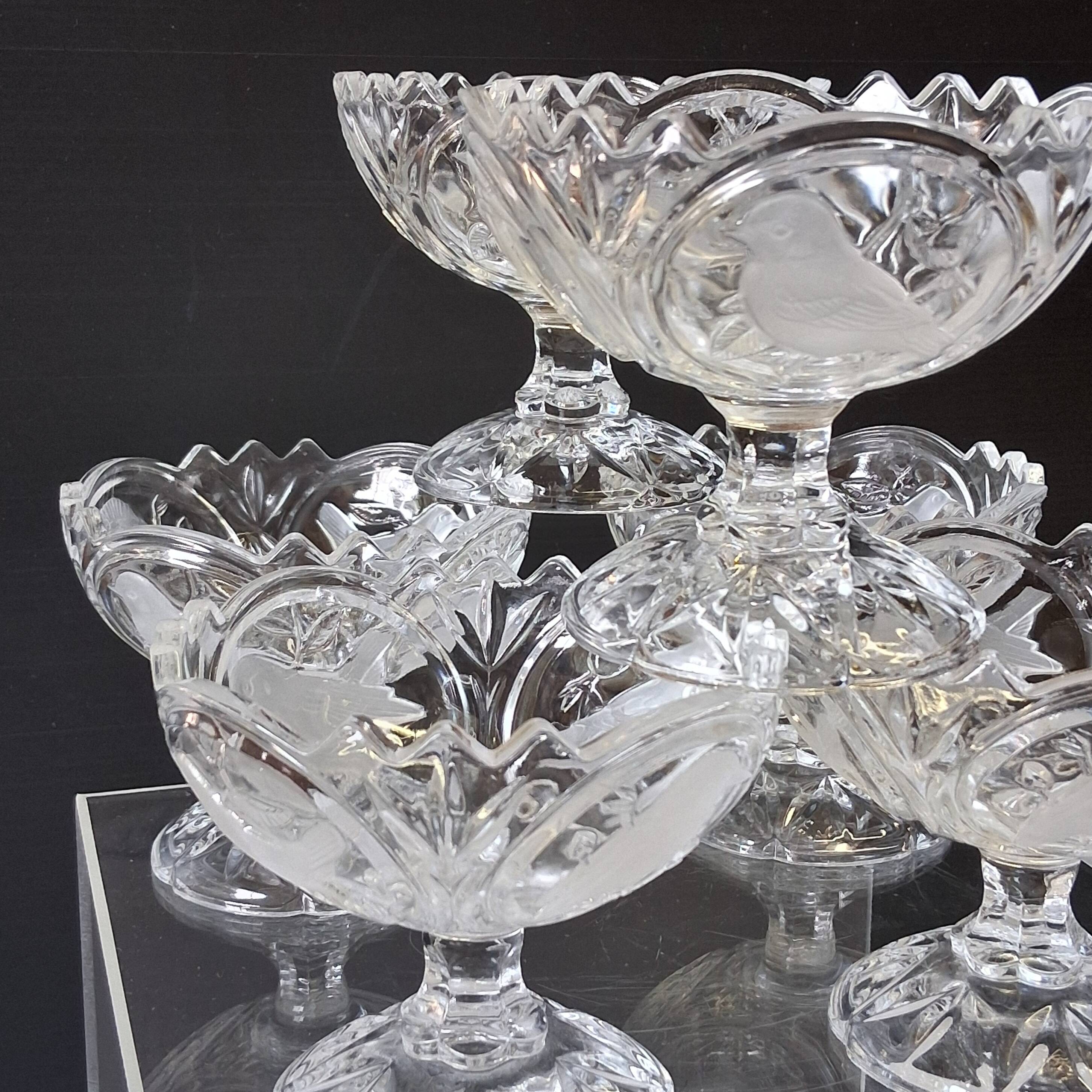 6 glass ice cream bowls in very good condition