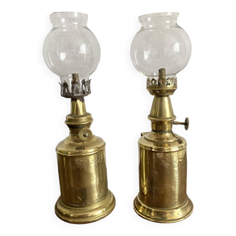 Pair of pigeon lamps in gilded brass