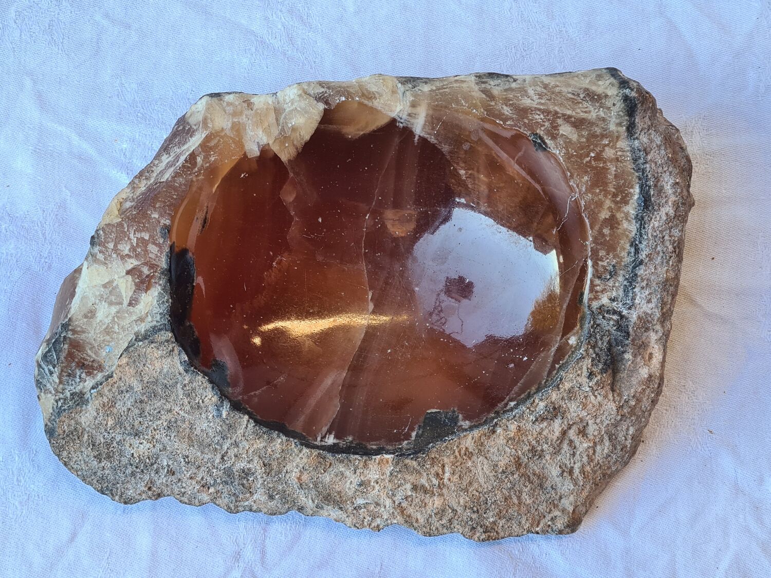 Empty pockets alabaster natural stone