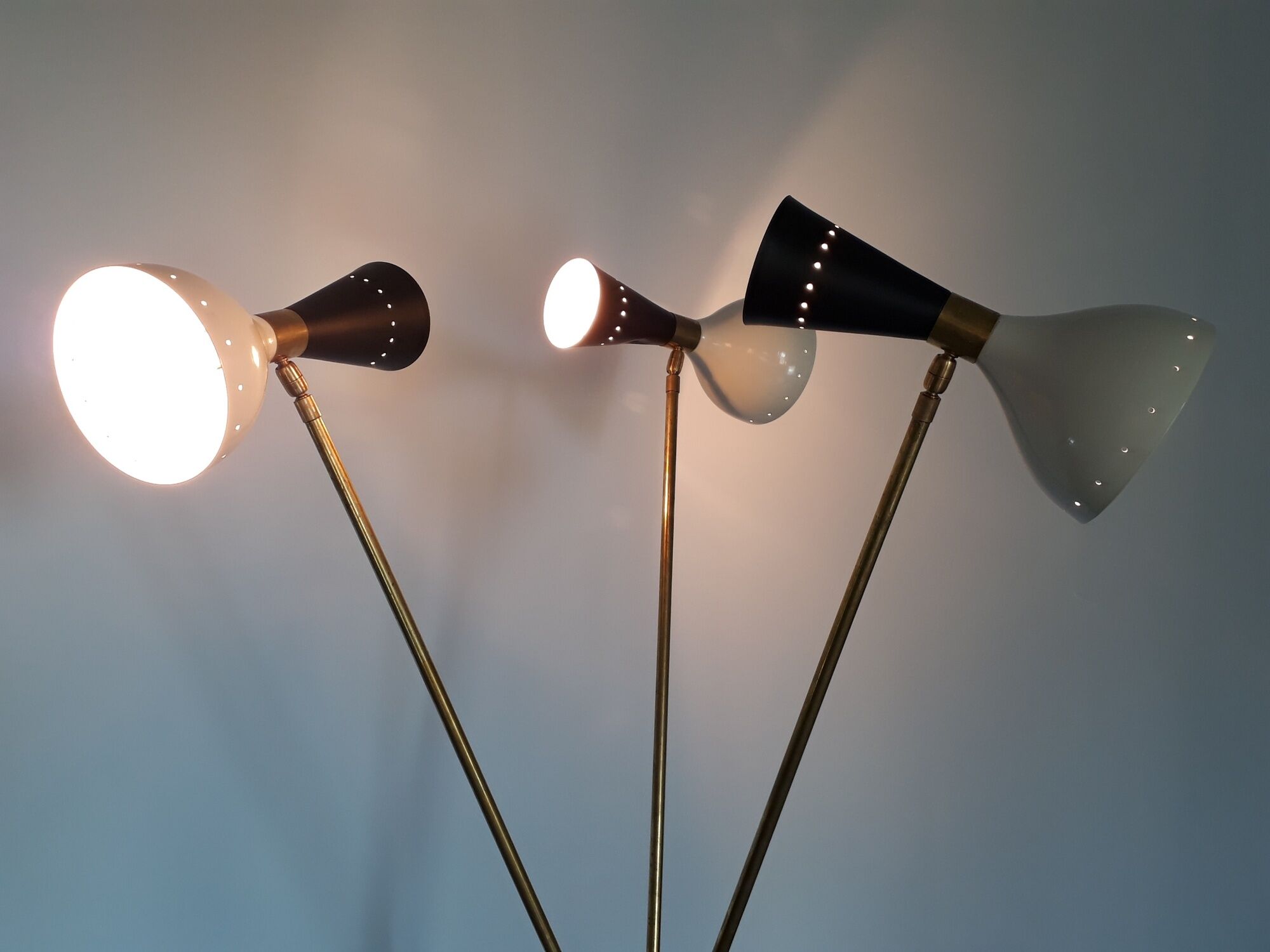 Italian brass lamp tripod 3 bicolored diabolos on stems, mid-century style