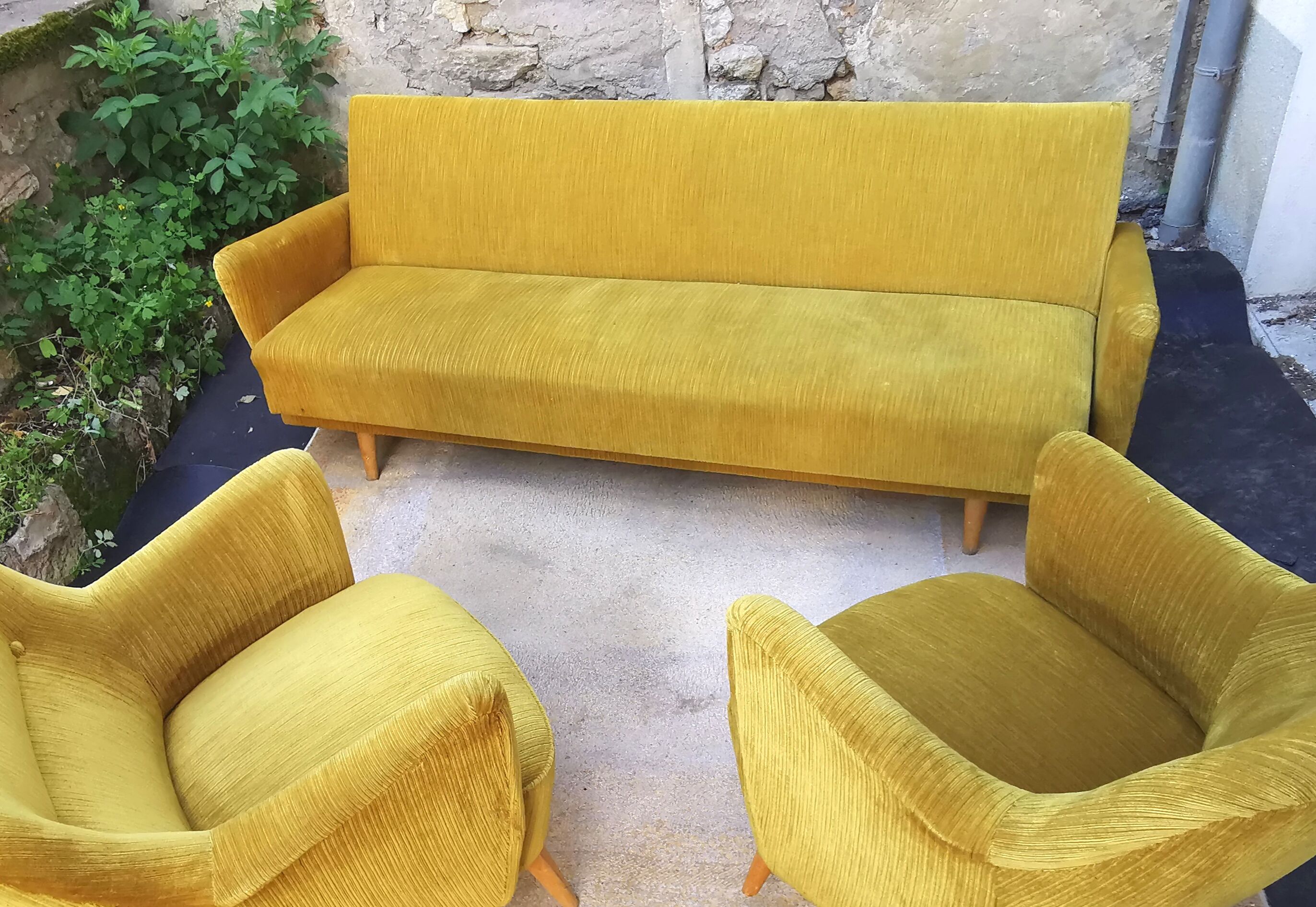 Convertible sofa in golden yellow velvet