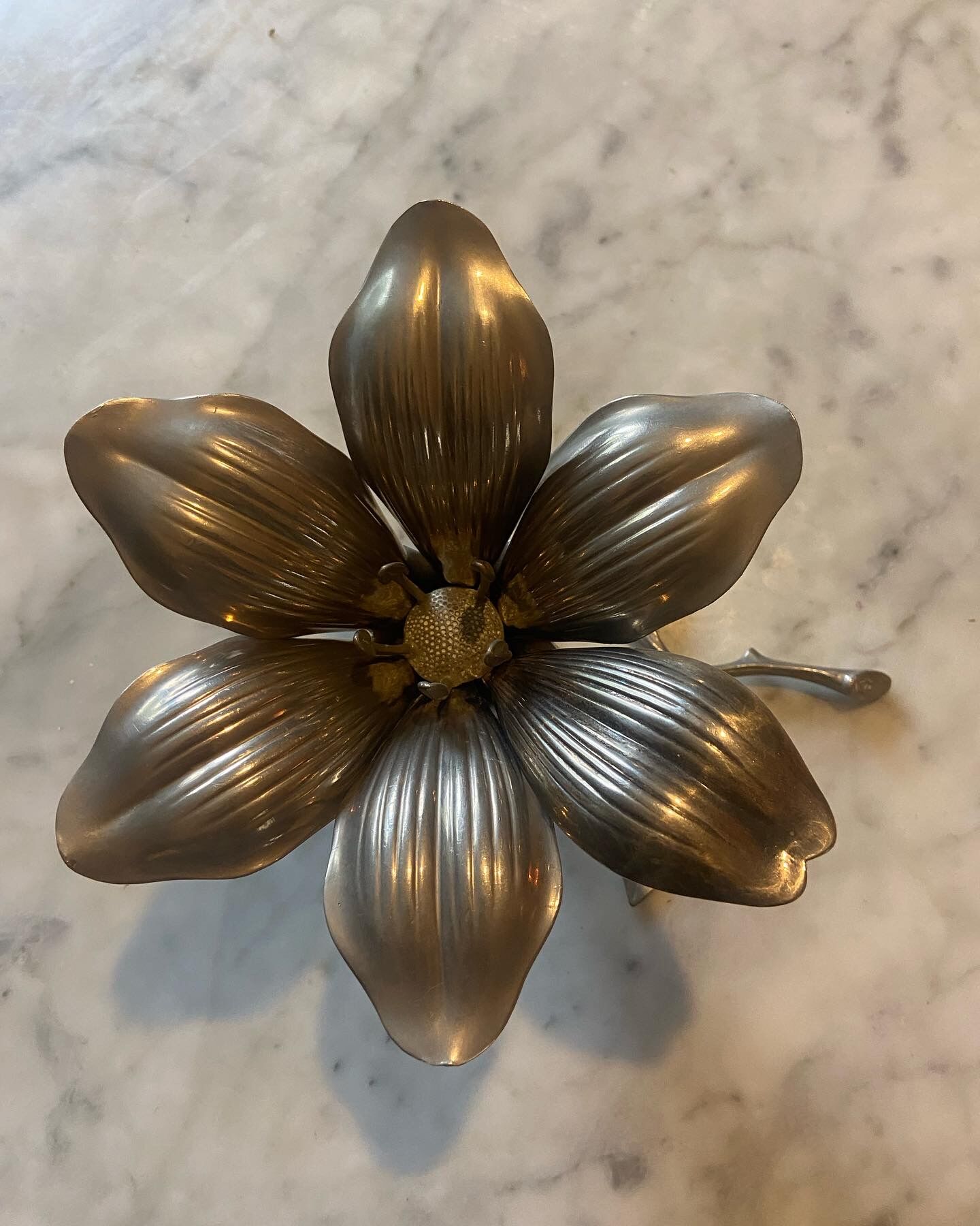 Vintage golden flower ashtray