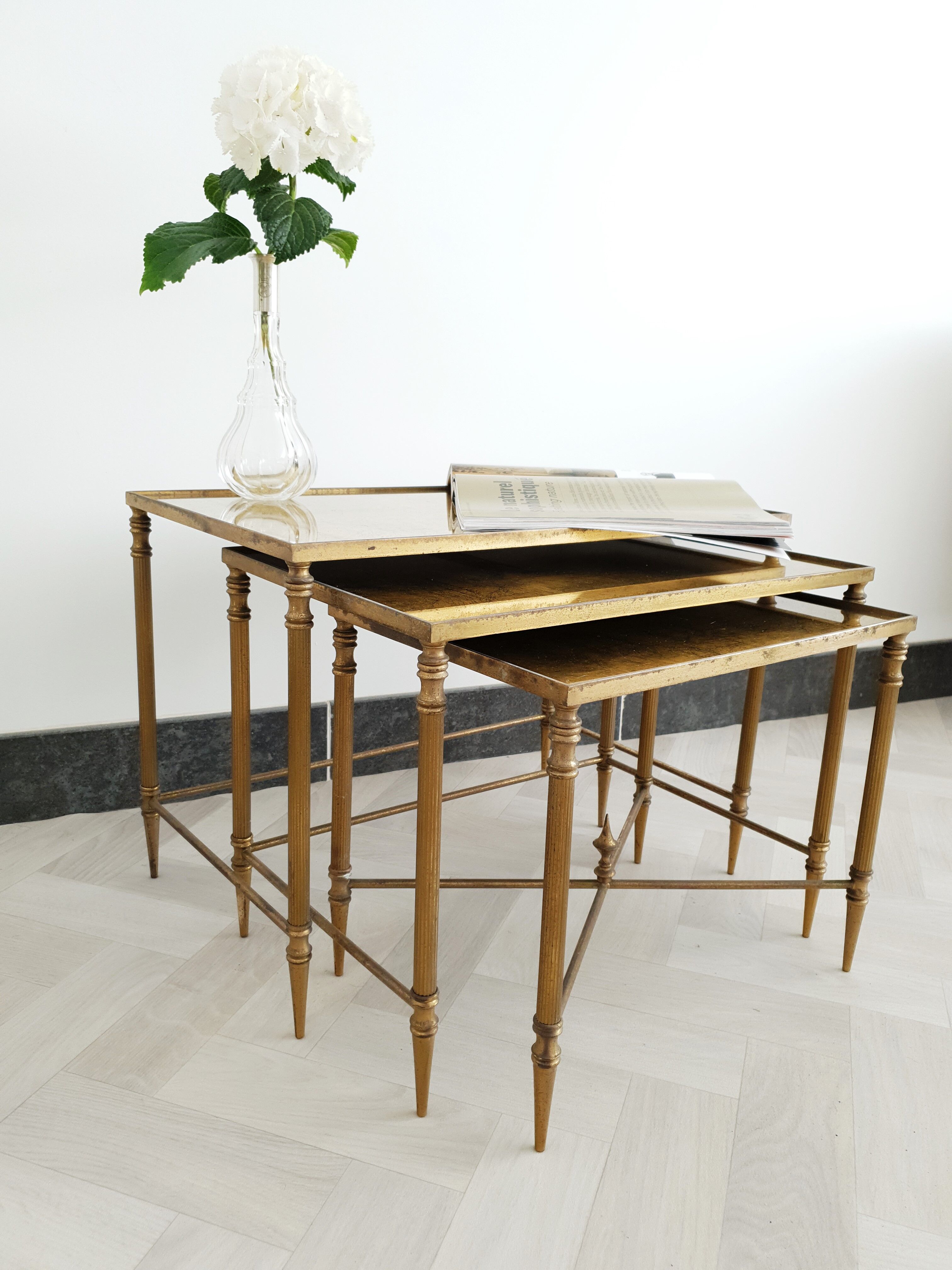 Pull out table  in brass