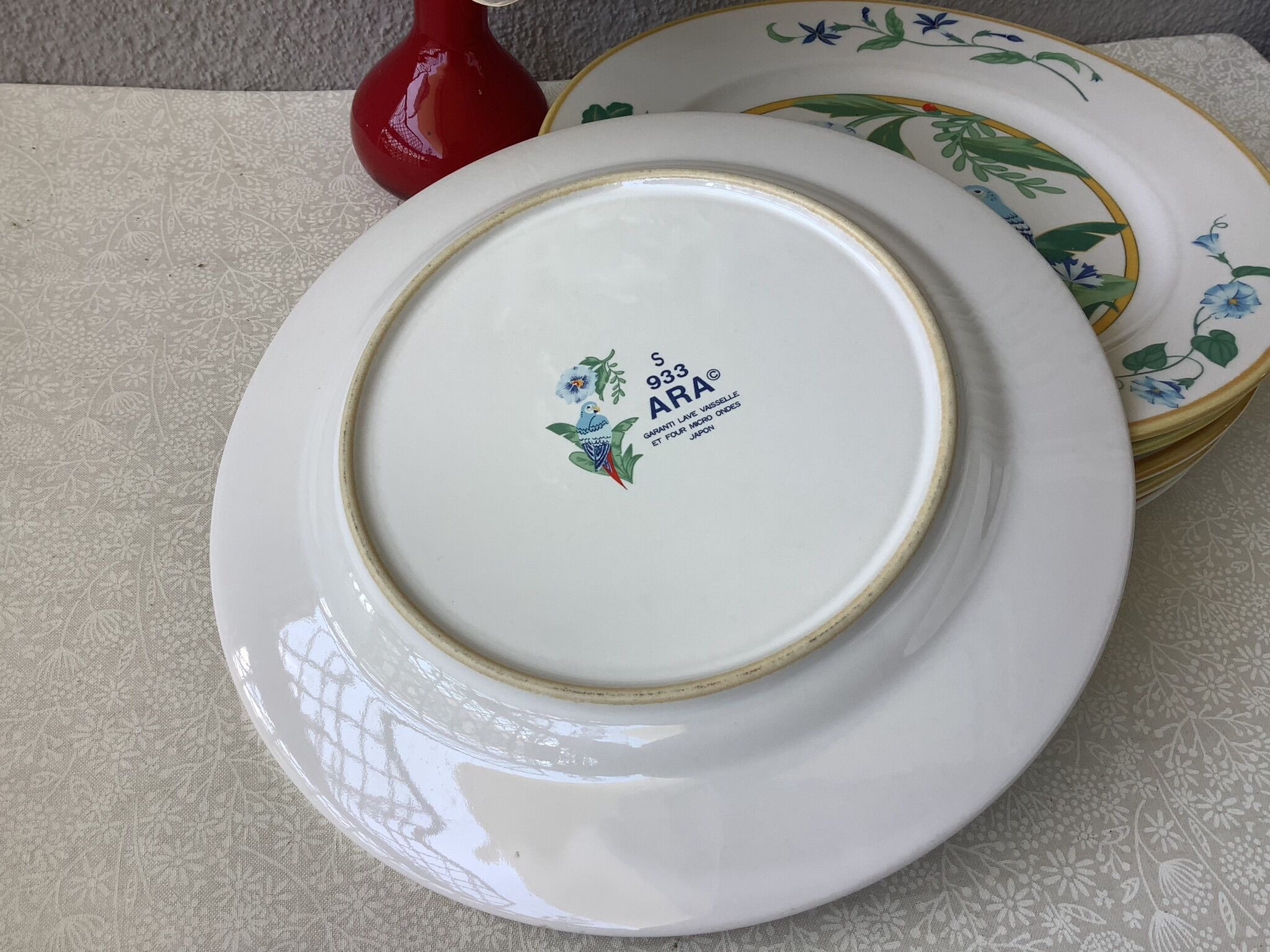 Ara Pier Import Japan Hibiscus and Parrot plates