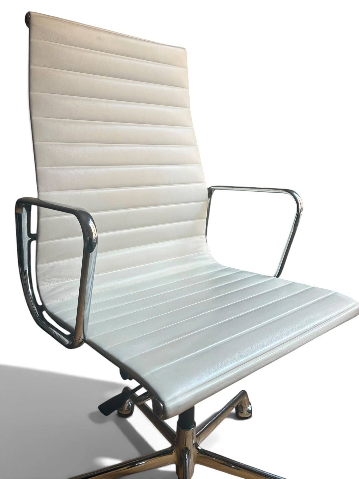 Fauteuil de Bureau Eames EA 119 Cuir Blanc (Herman Miller / Vitra 1970)