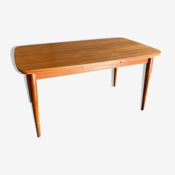 Extendable teak dining table