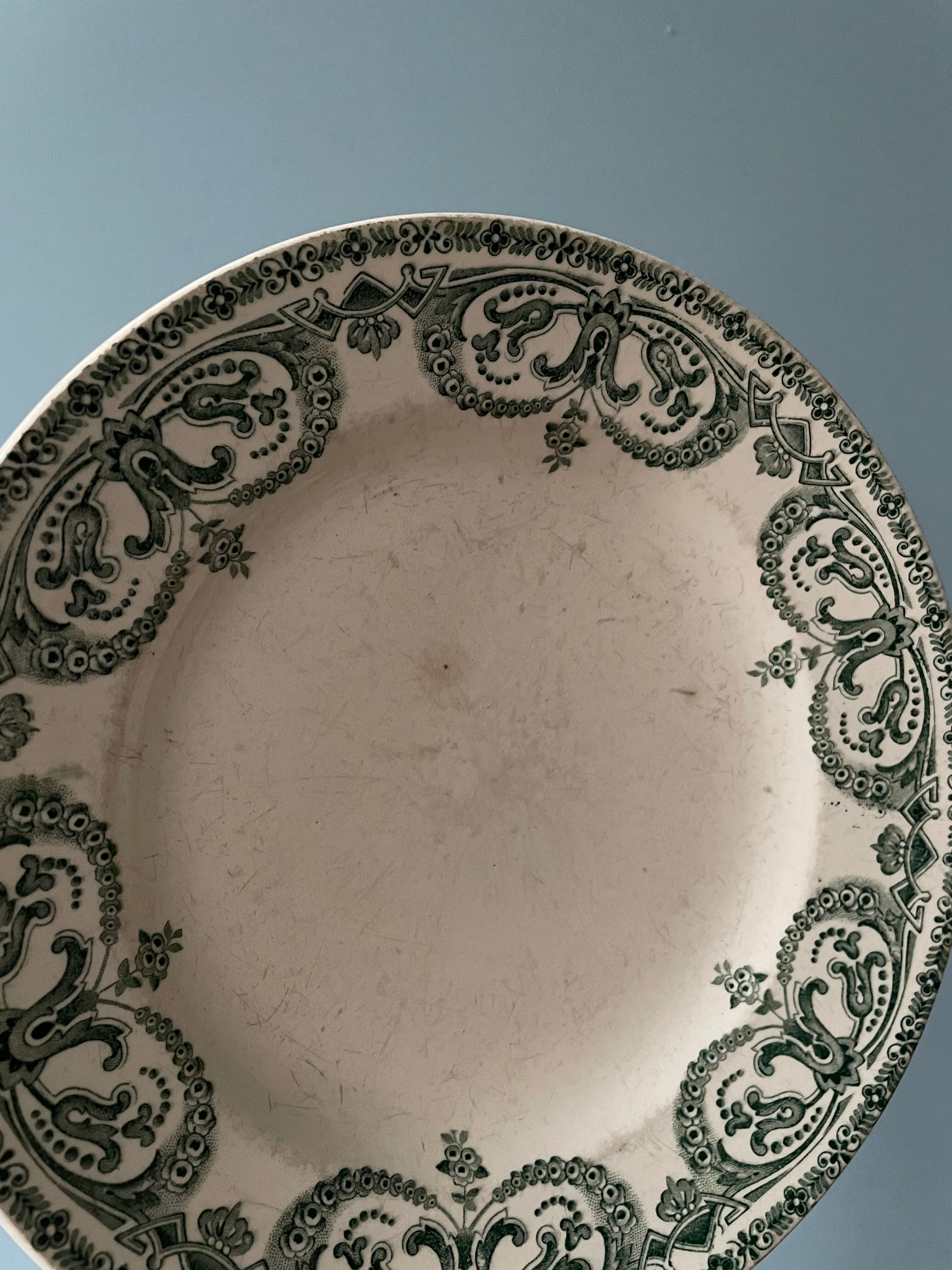 Set of 6 flat plates Terre de Fer, Digoin Sarreguemines, Garland model