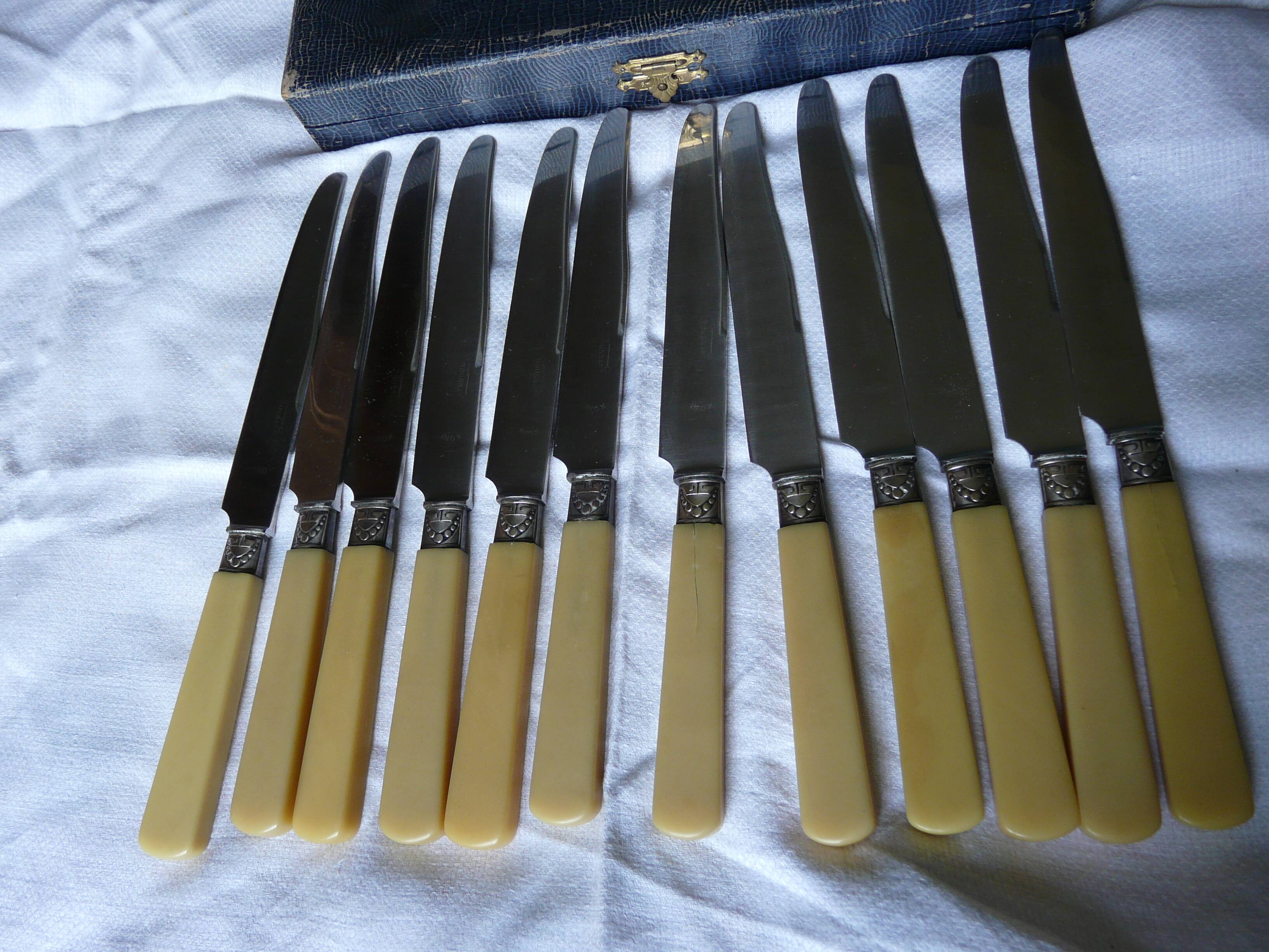 box of 12 stainless steel knives with bakelite handle and silver metal ferrule art decp