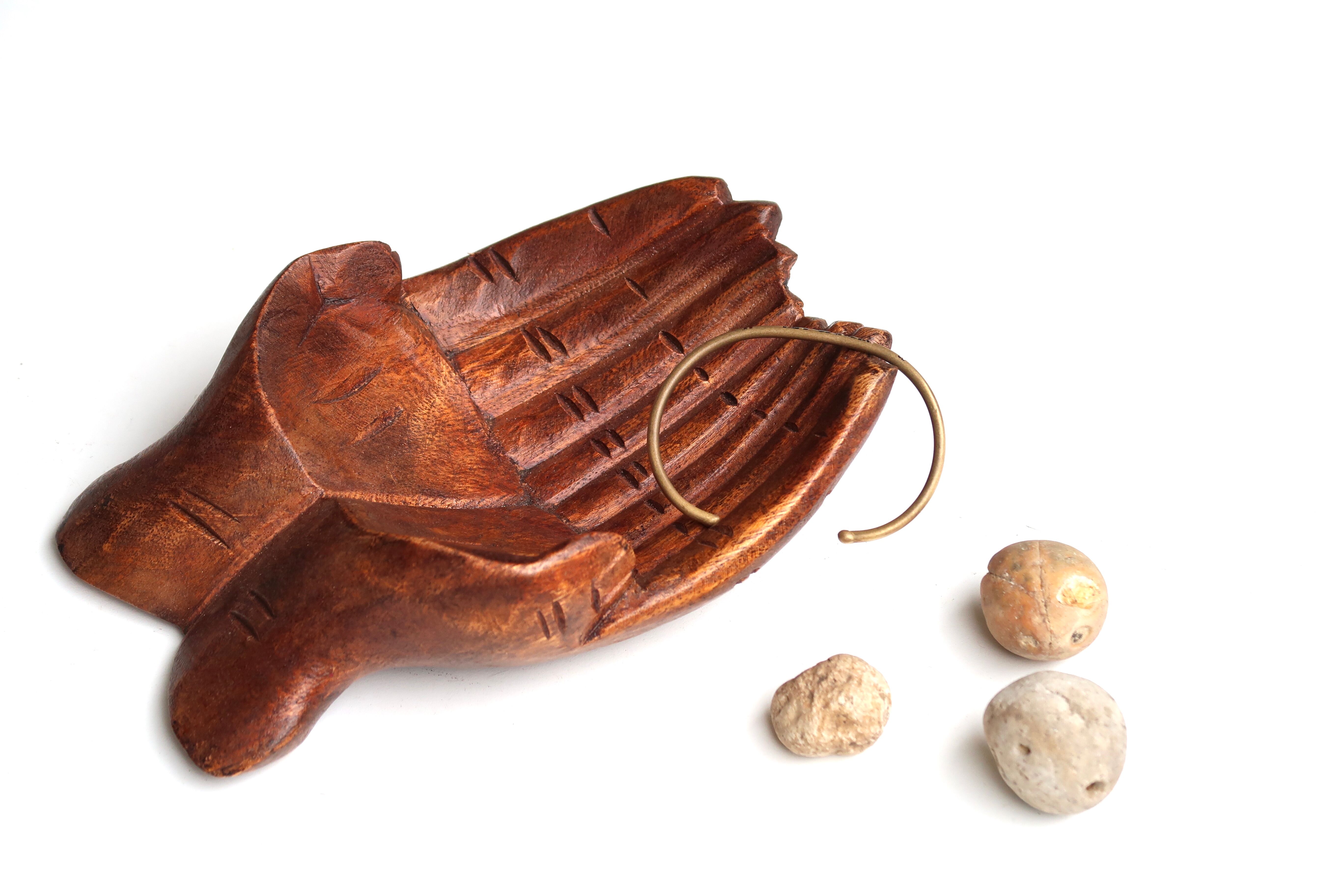 Empty pocket, hands joined in carved wood, 70s