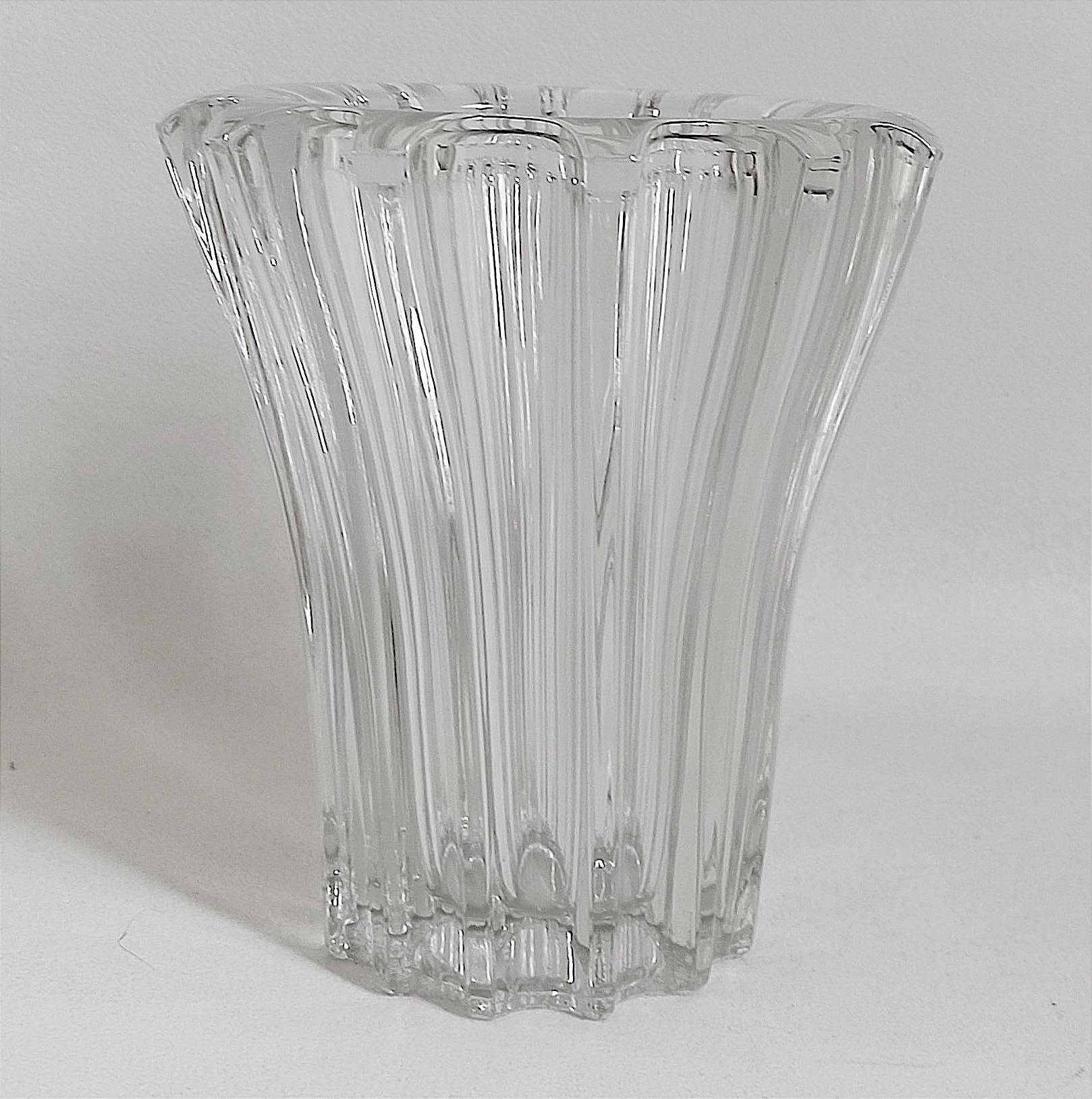 Art Deco vase Pierre D'Avesn molded glass Height 17 cm