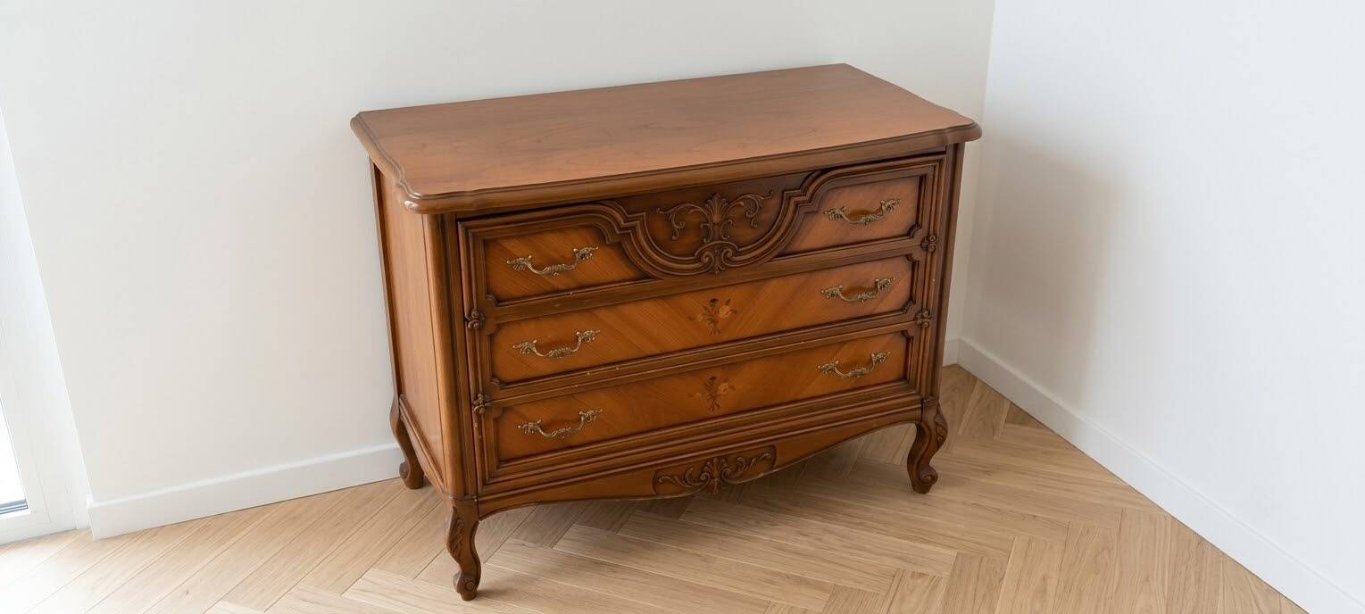 Antique wooden chest of drawers