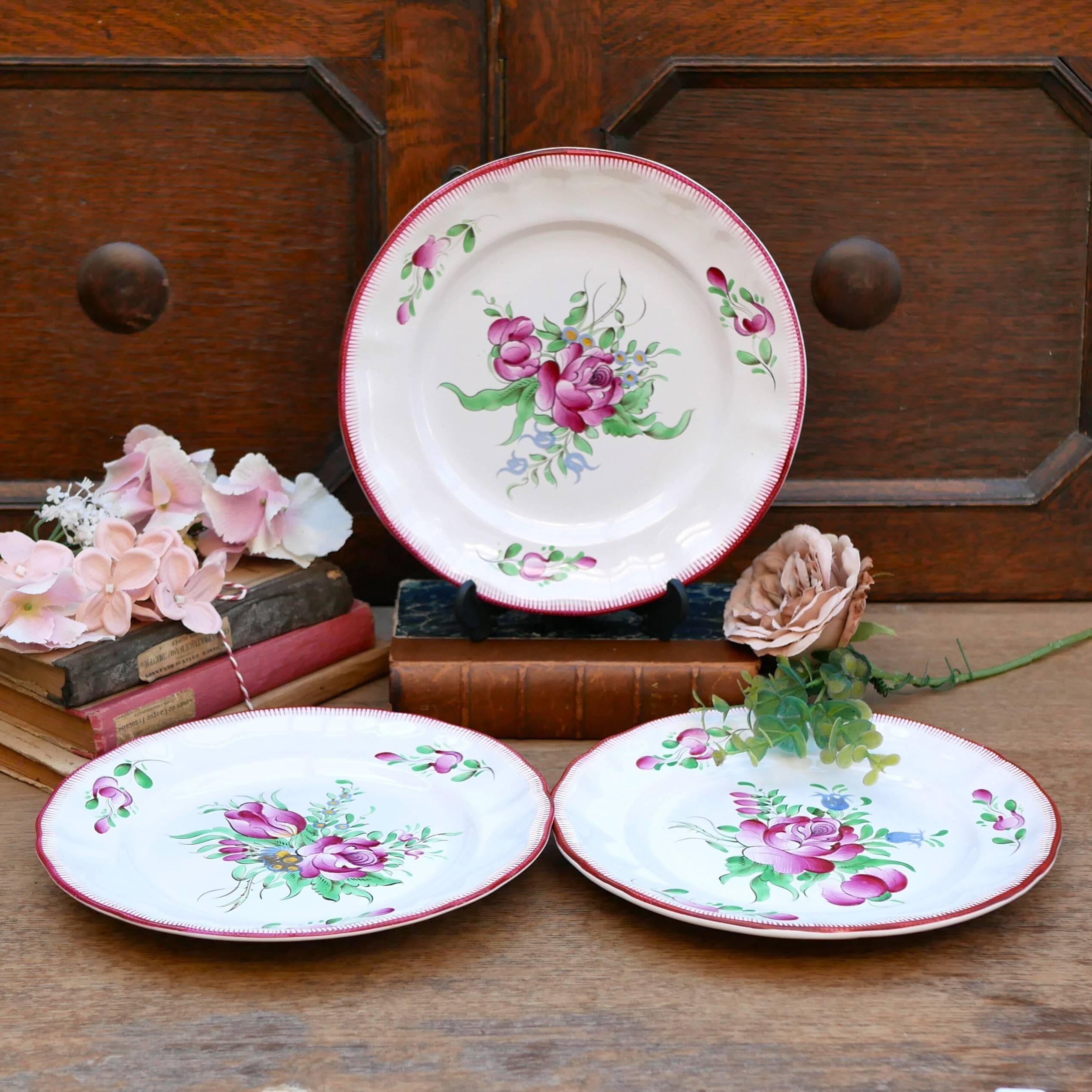 Three small hand-painted Saint-Clément dinner plates.