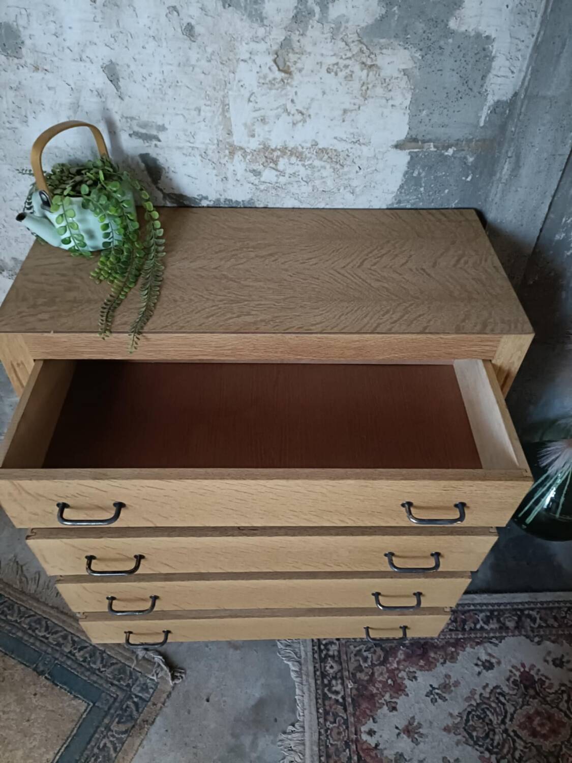 Wooden chest of drawers