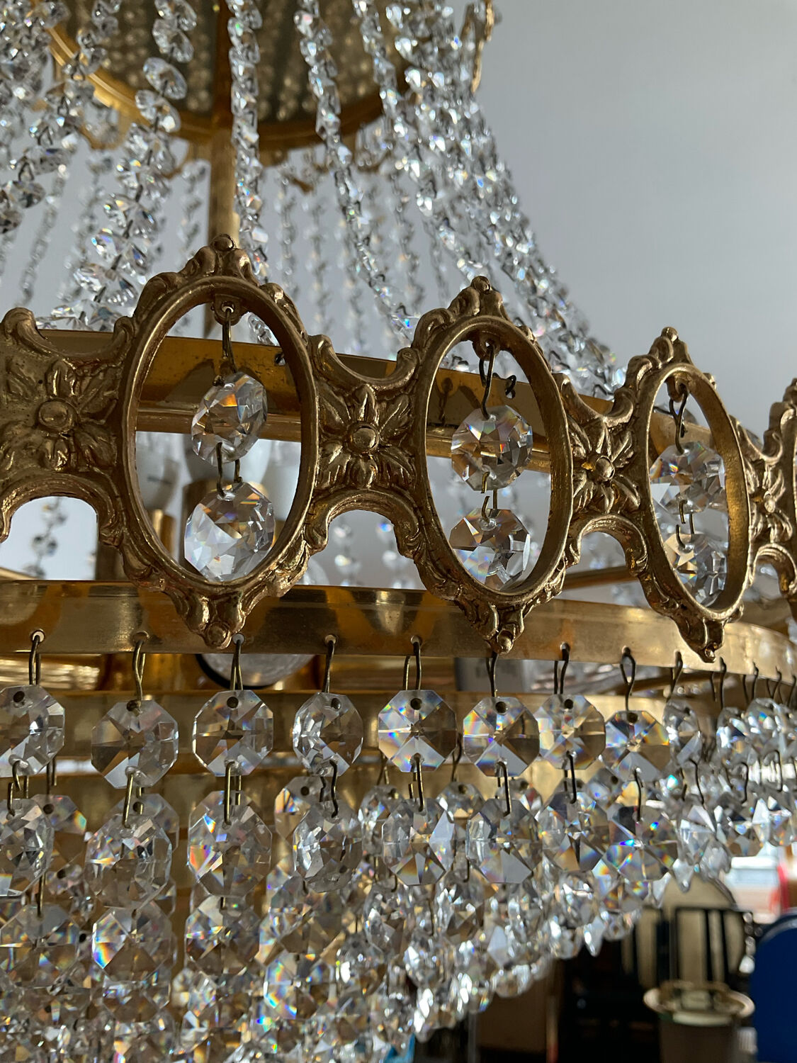 Lustre cascade en bronze et pampilles de cristal