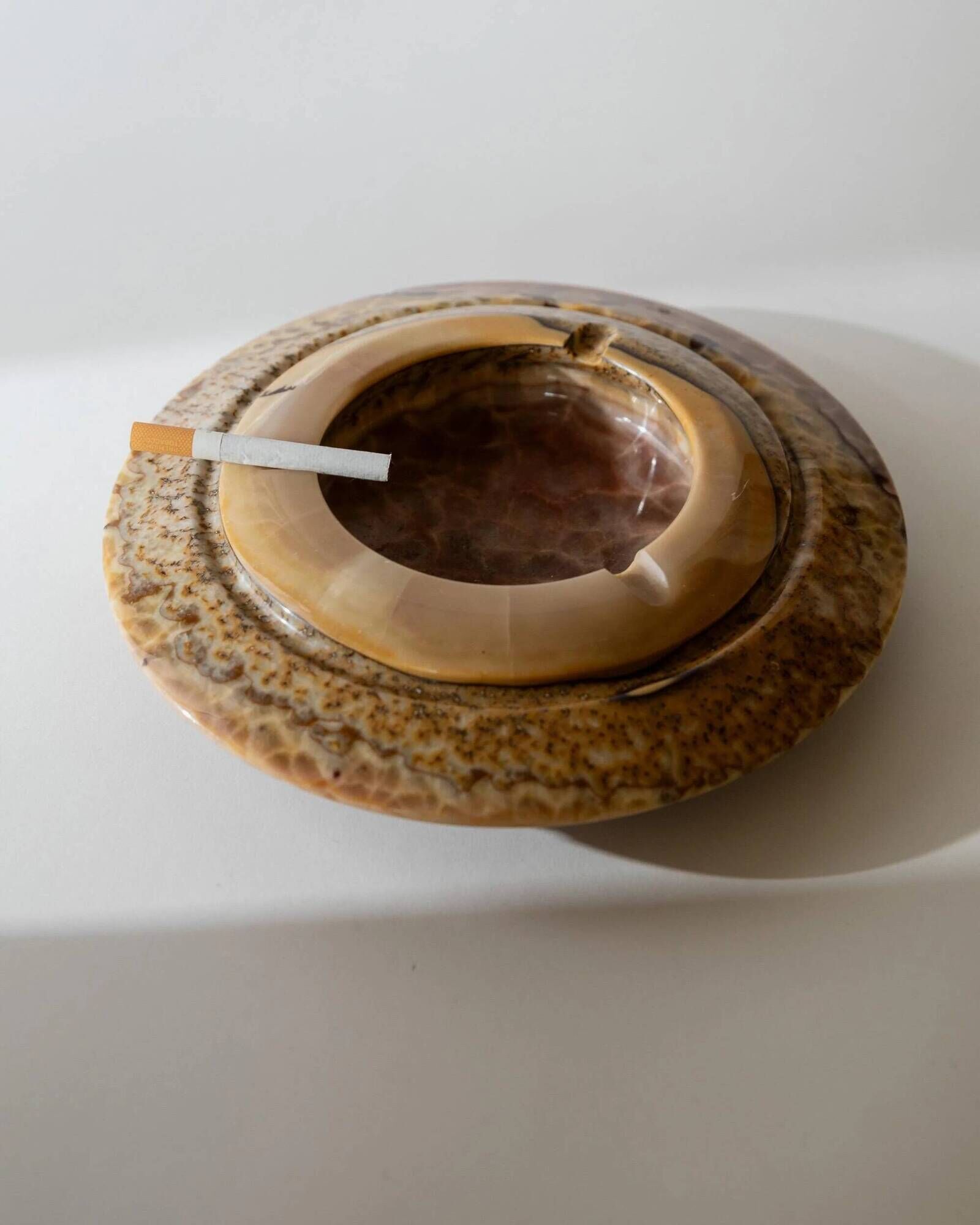 Vintage onyx ashtray from the 1980s, large round, brutalist design, brown and beige tones, sculptural table accent, modernist object, elegant gift idea.