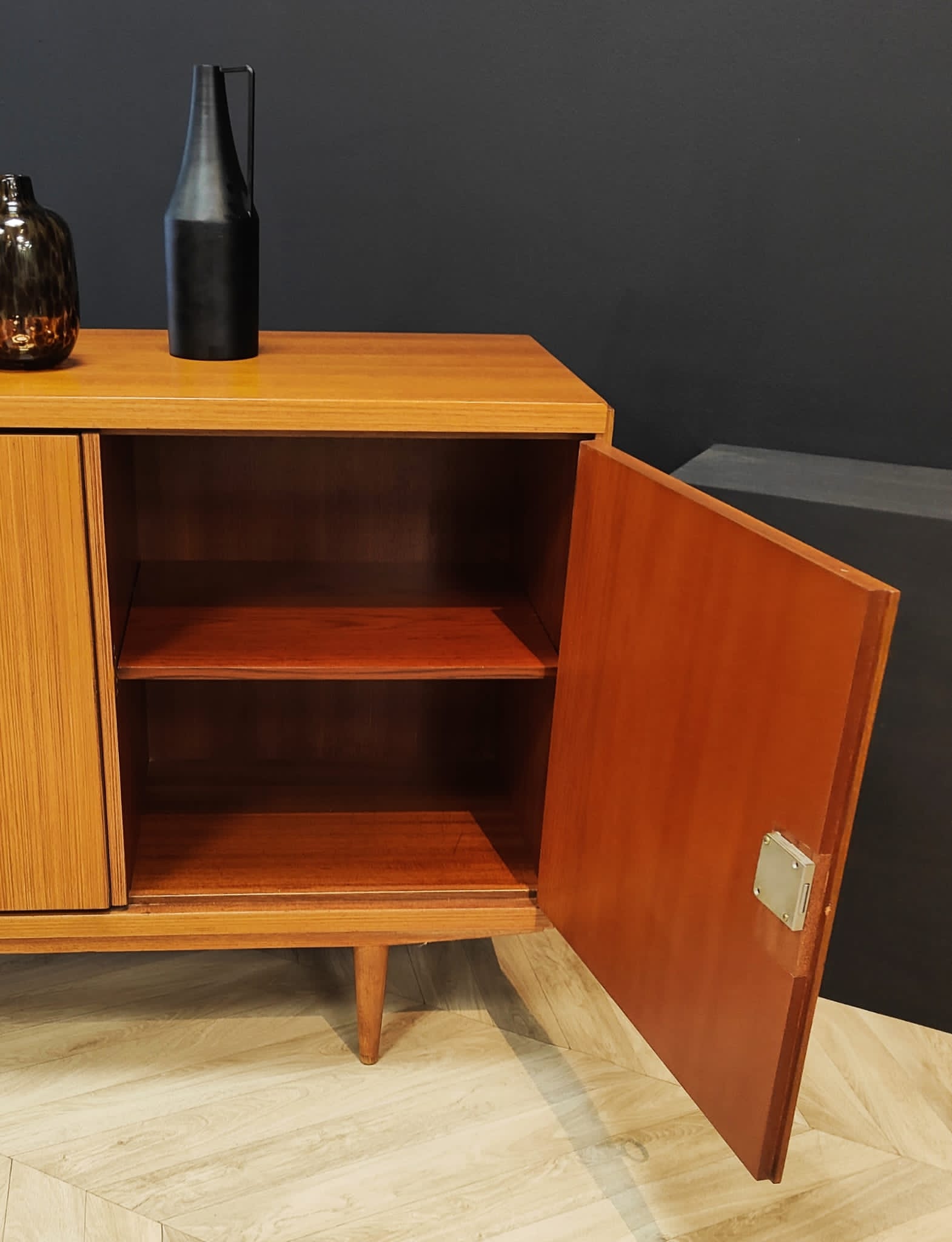 Enfilade mid century vintage